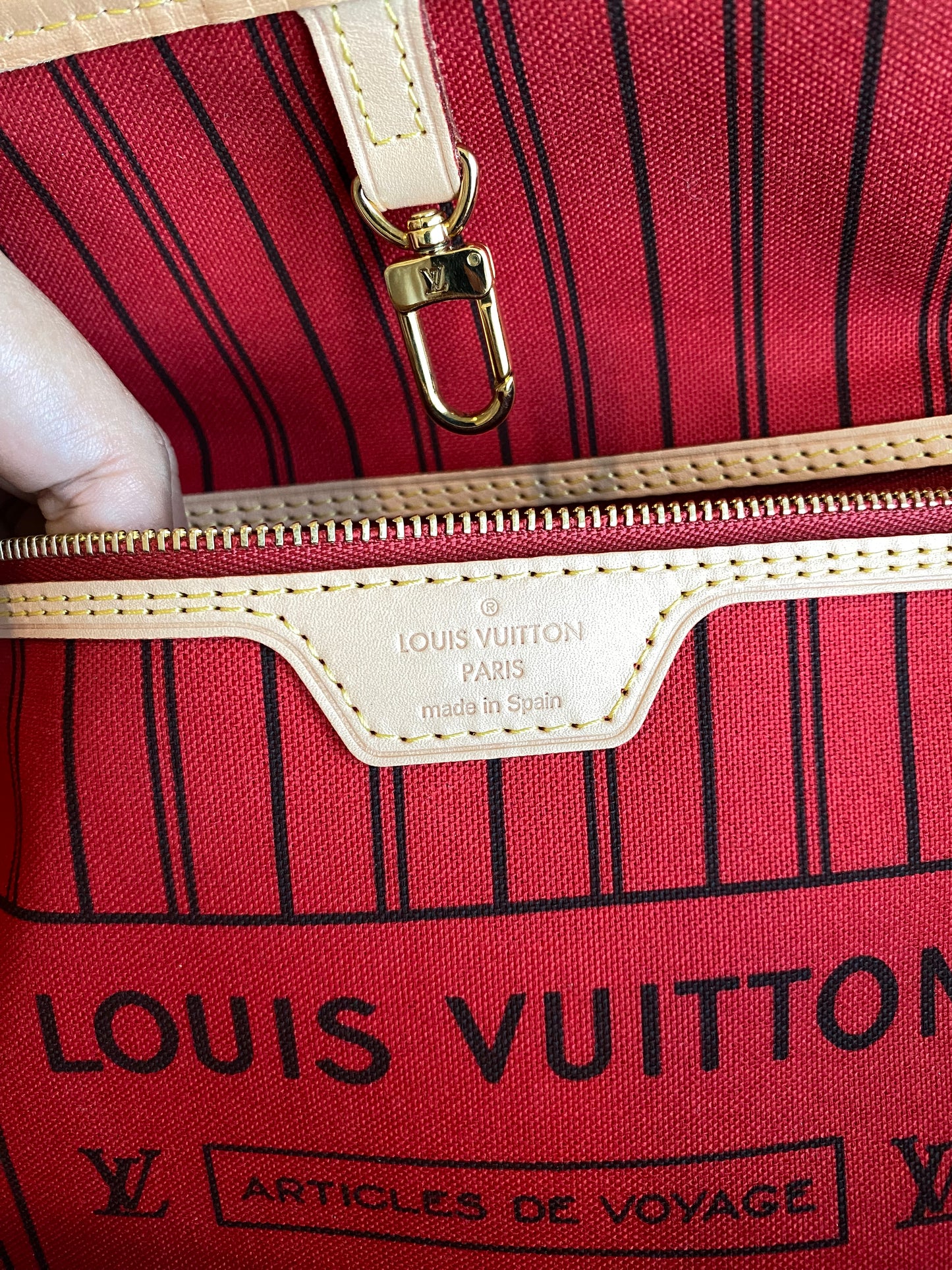 Louis Vuitton Neverfull MM With Pouch Cerise