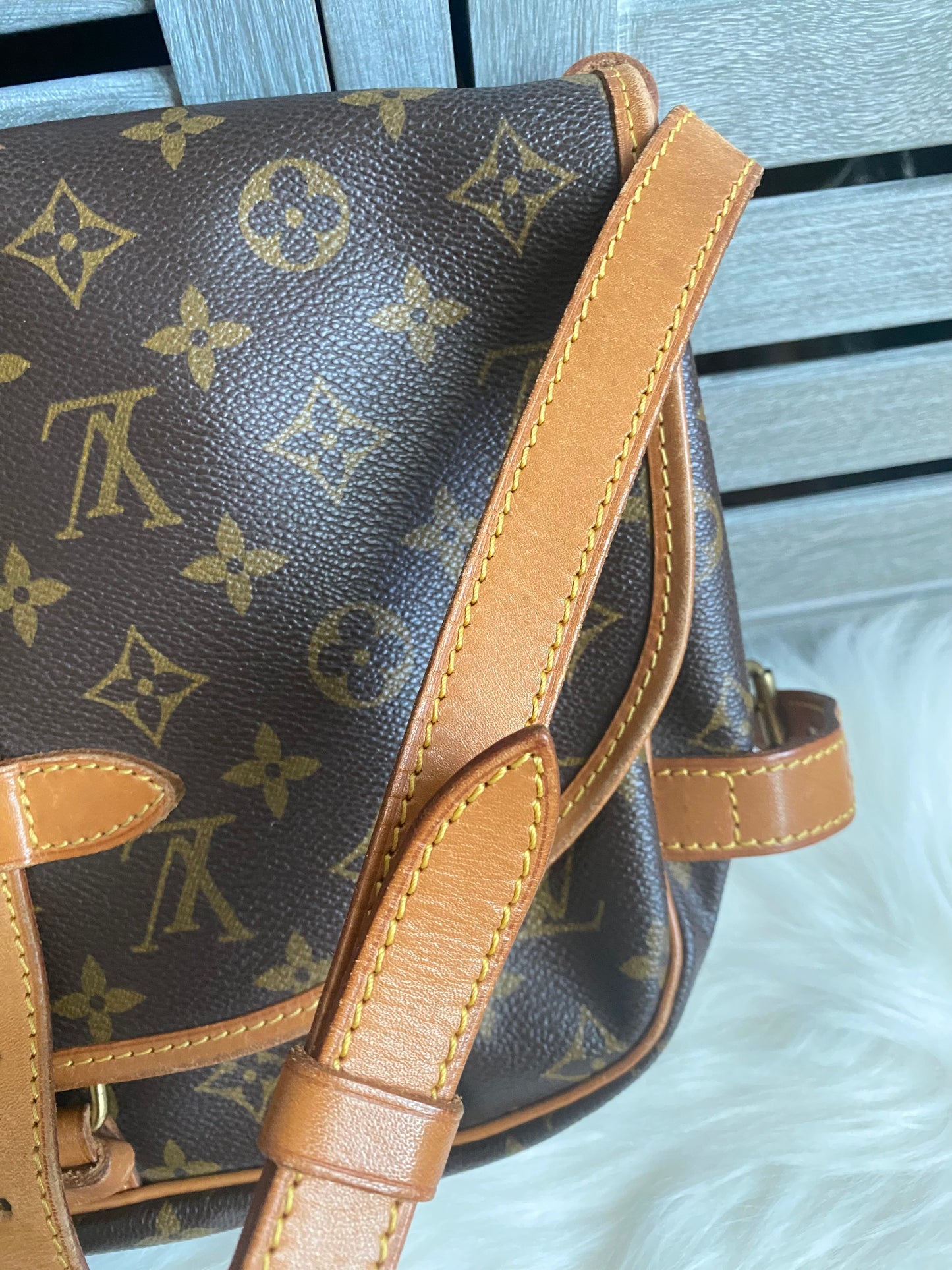 Louis Vuitton Saumur 30