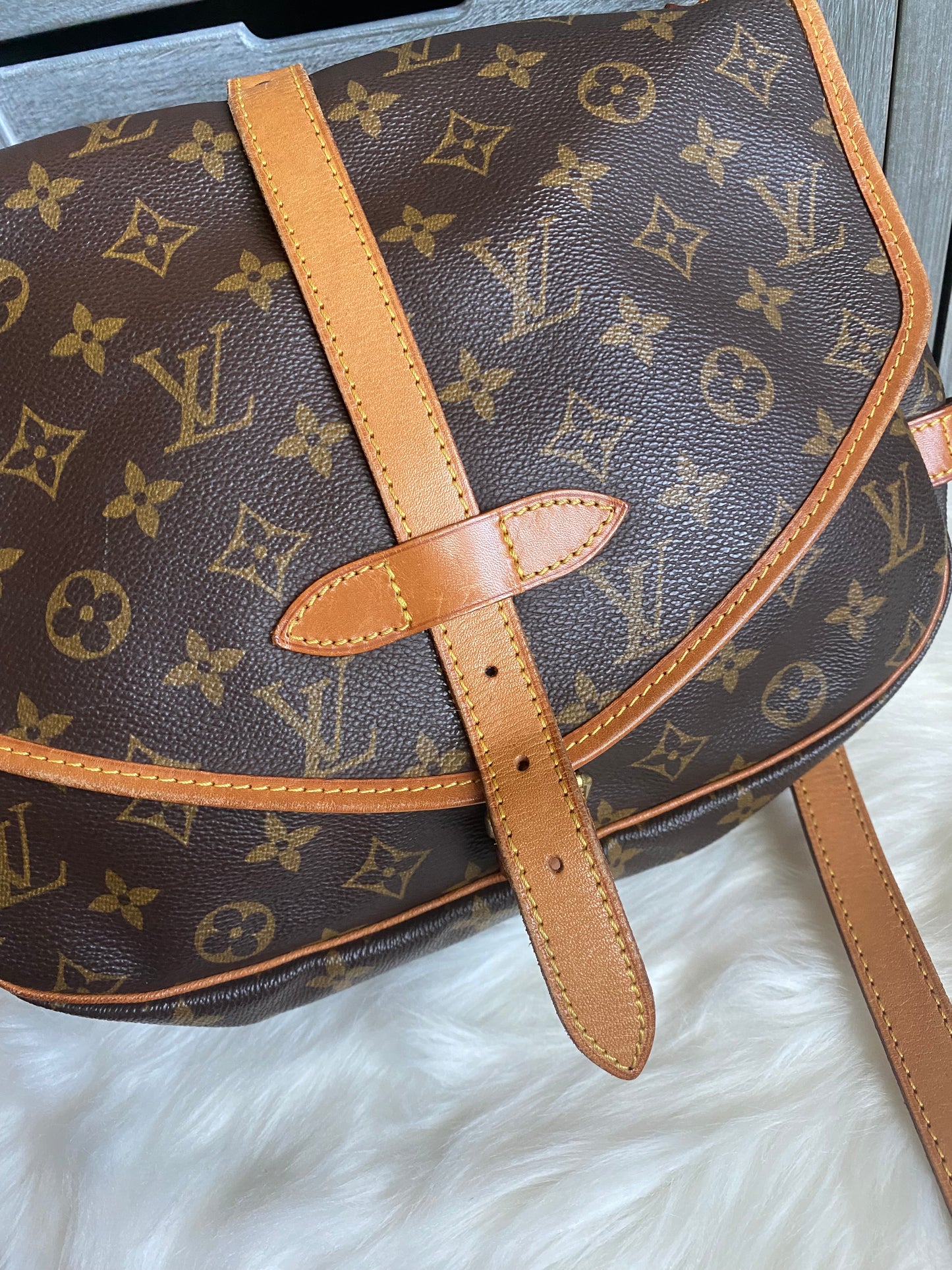Louis Vuitton Saumur 30
