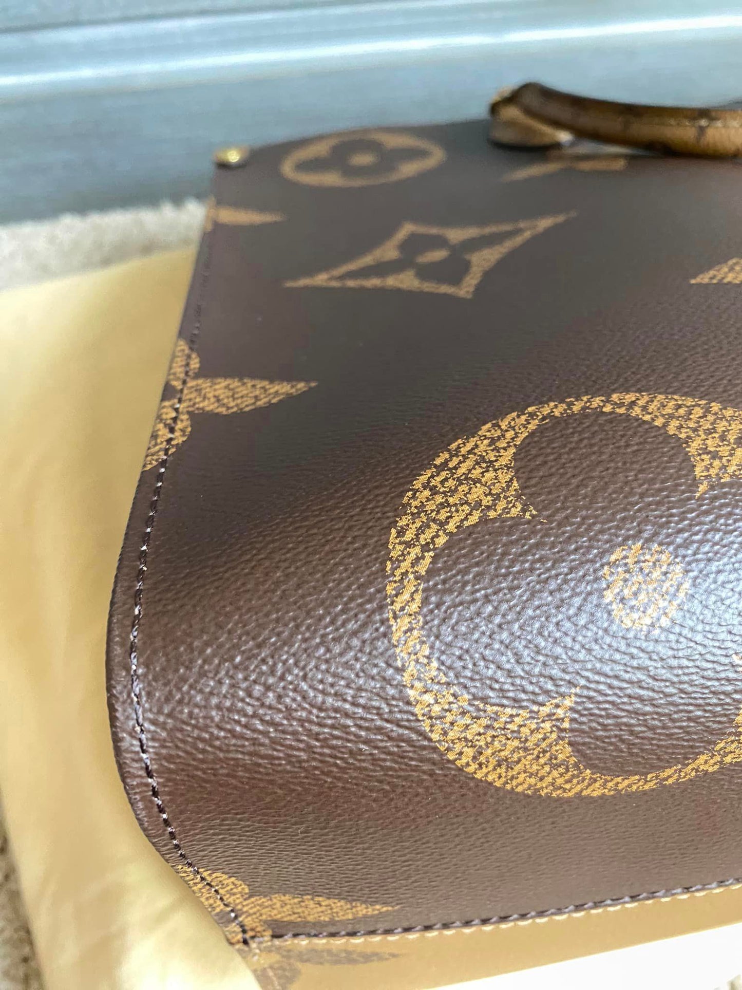 Louis Vuitton OnTheGo Giant Reverse GM
