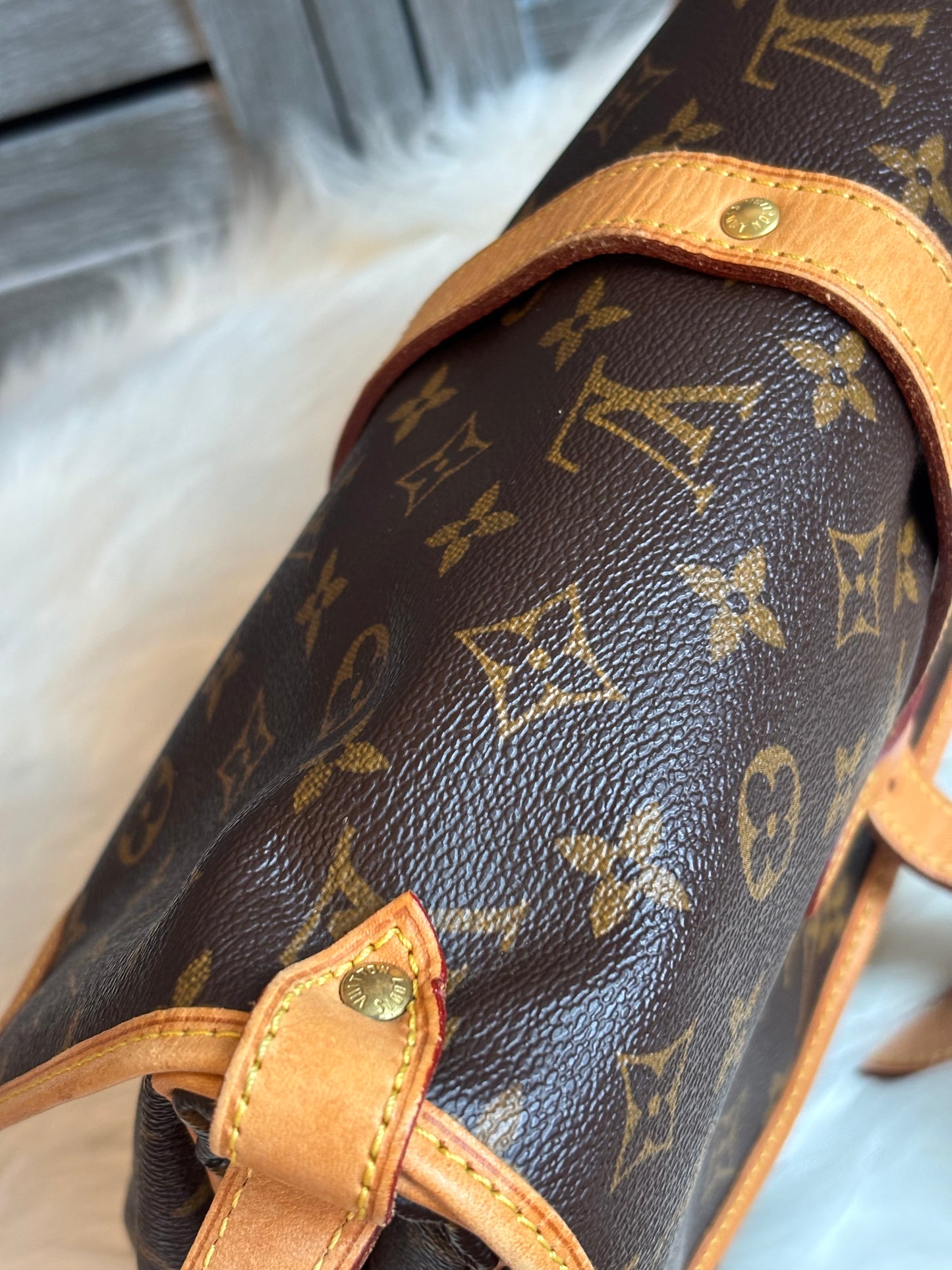 Louis Vuitton Saumur 30