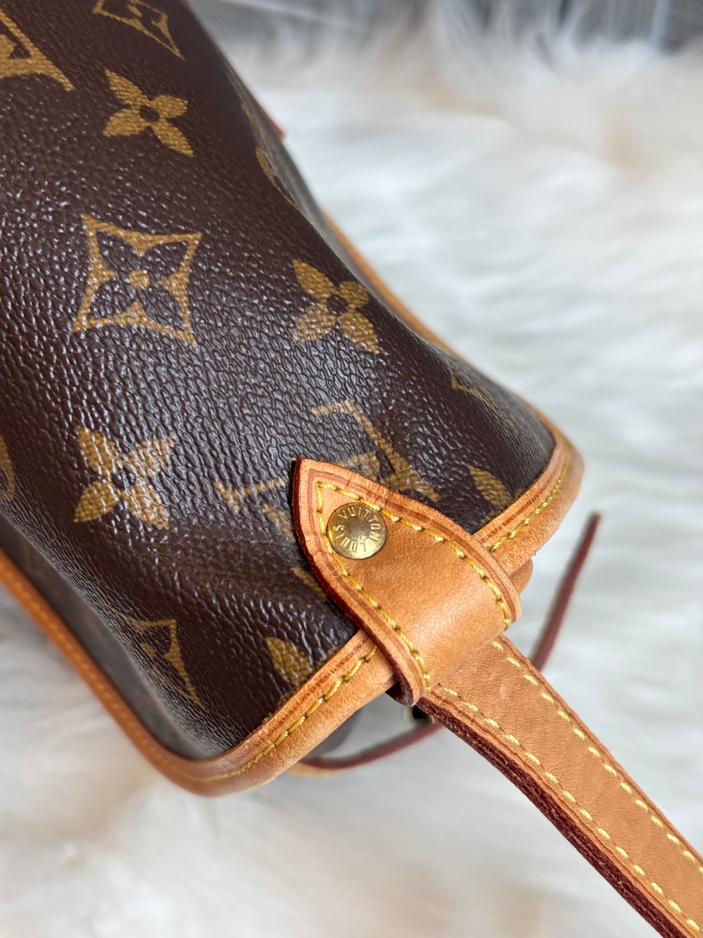Louis Vuitton Saumur 30
