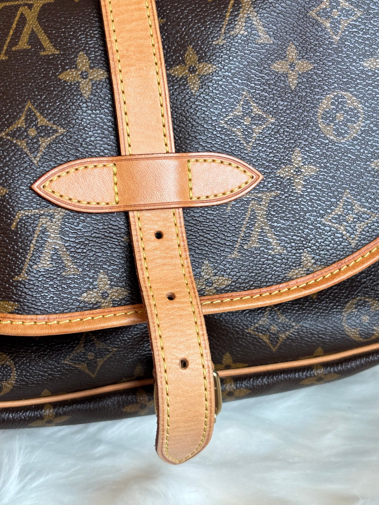 Louis Vuitton Saumur 30