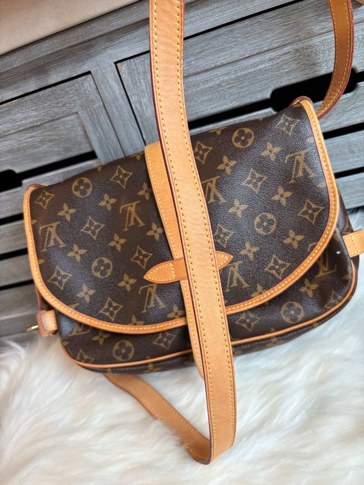 Louis Vuitton Saumur 30