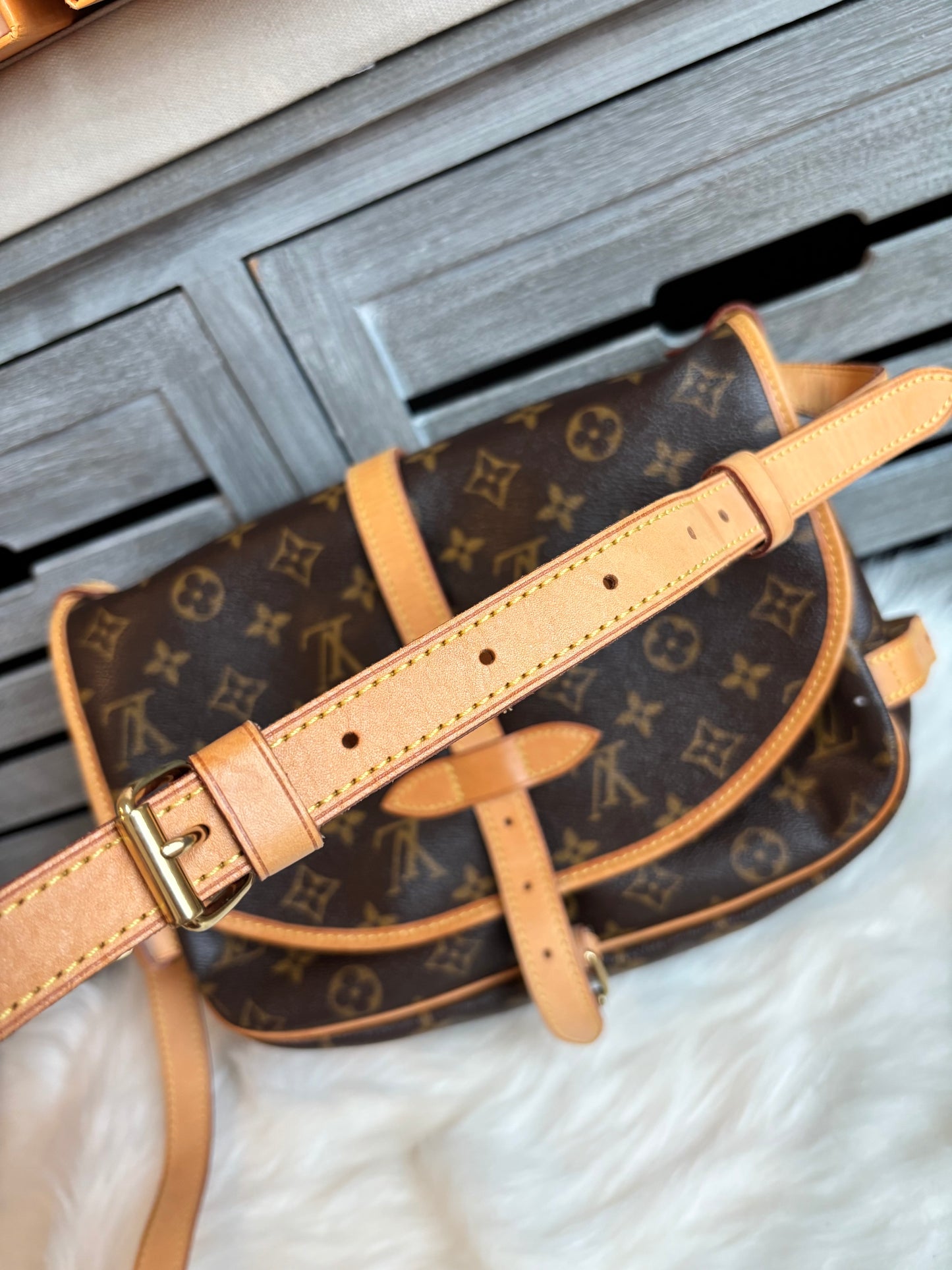 Louis Vuitton Saumur 30