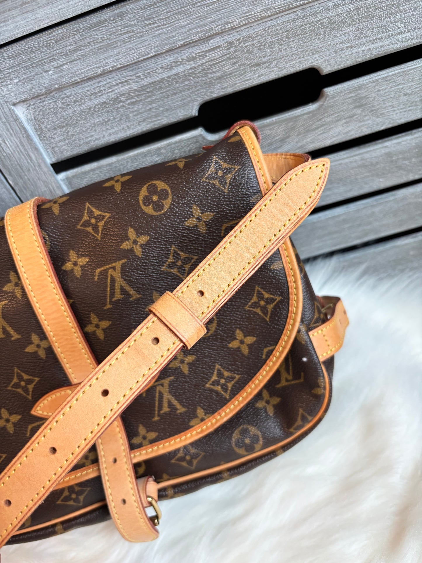 Louis Vuitton Saumur 30