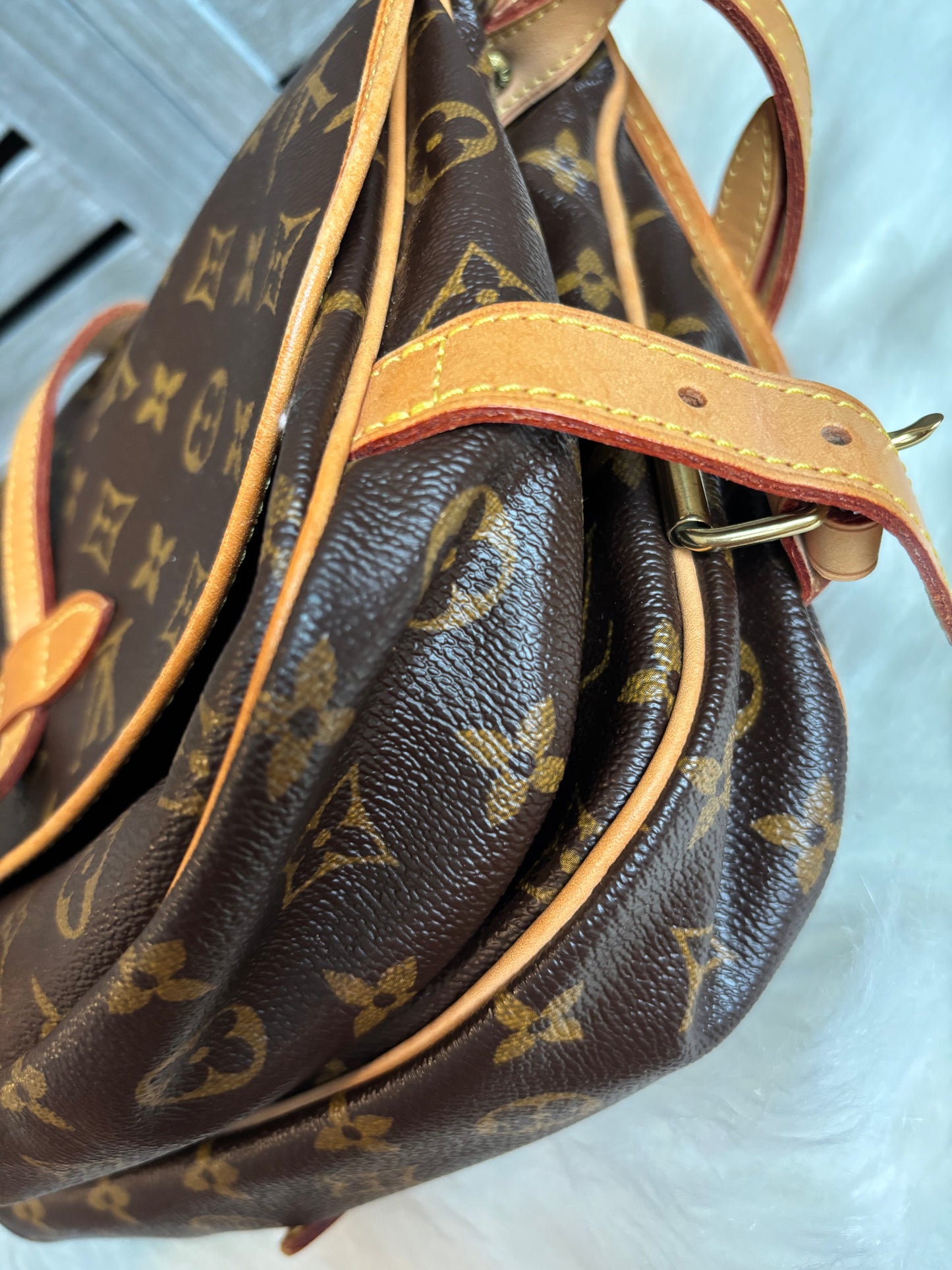Louis Vuitton Saumur 30