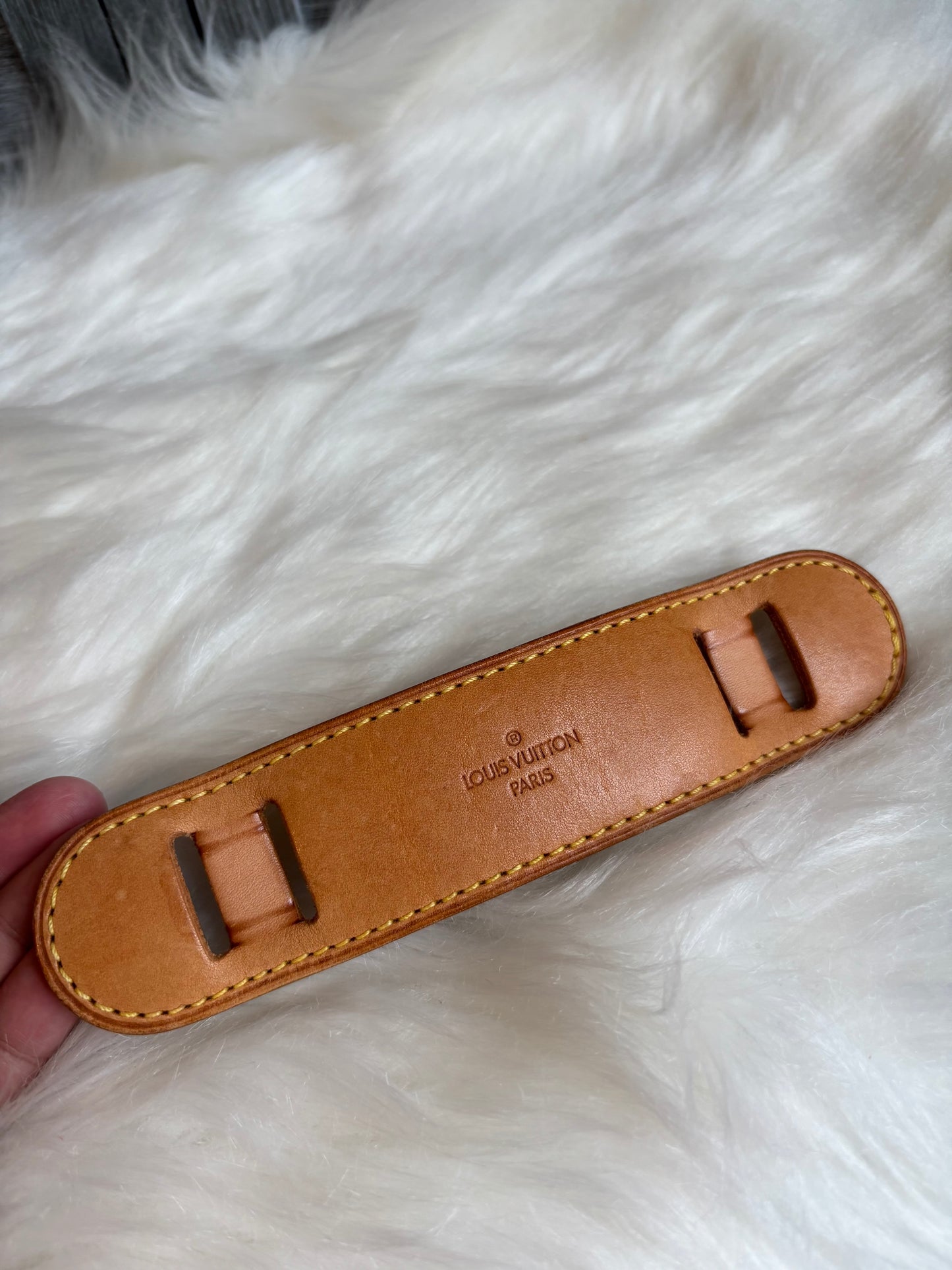 Louis Vuitton Saumur 30