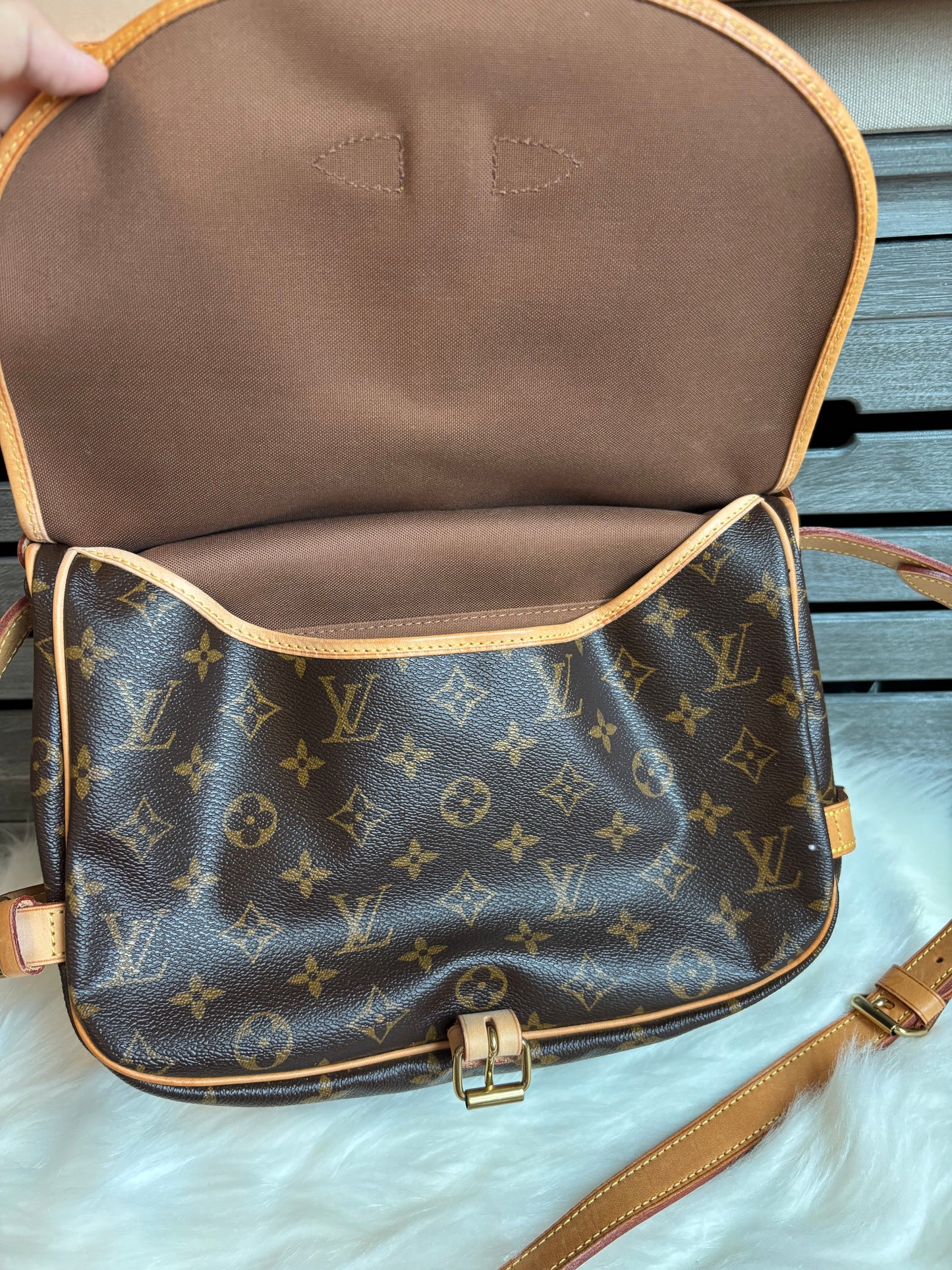 Louis Vuitton Saumur 30