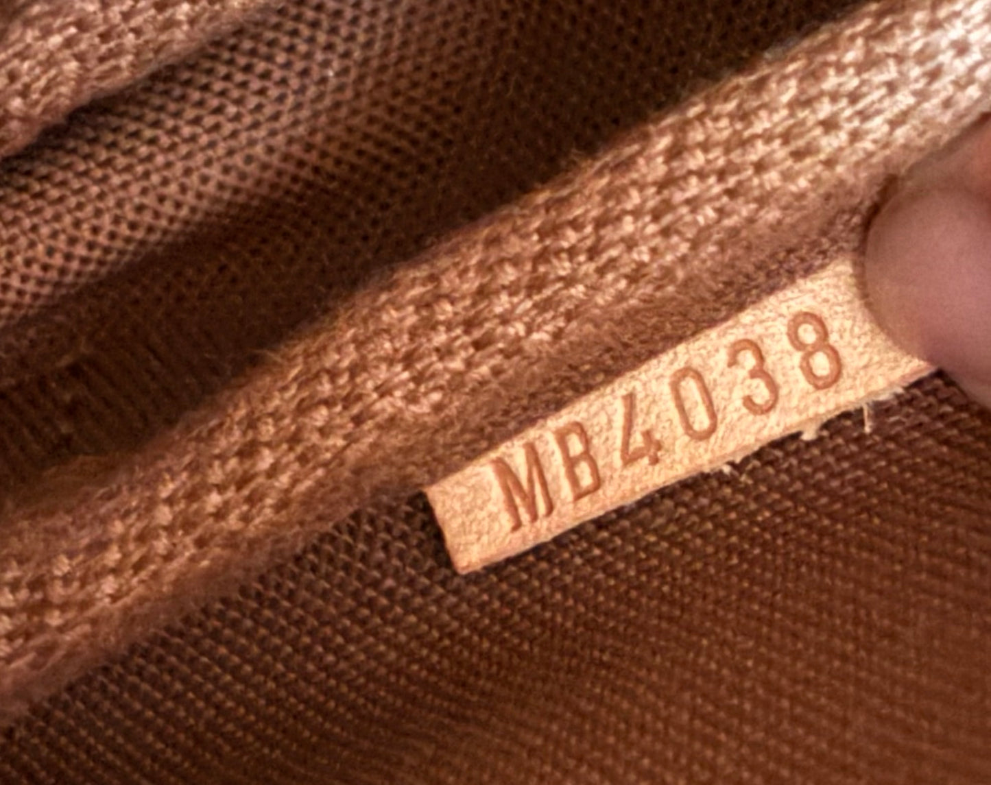 Louis Vuitton Saumur 30