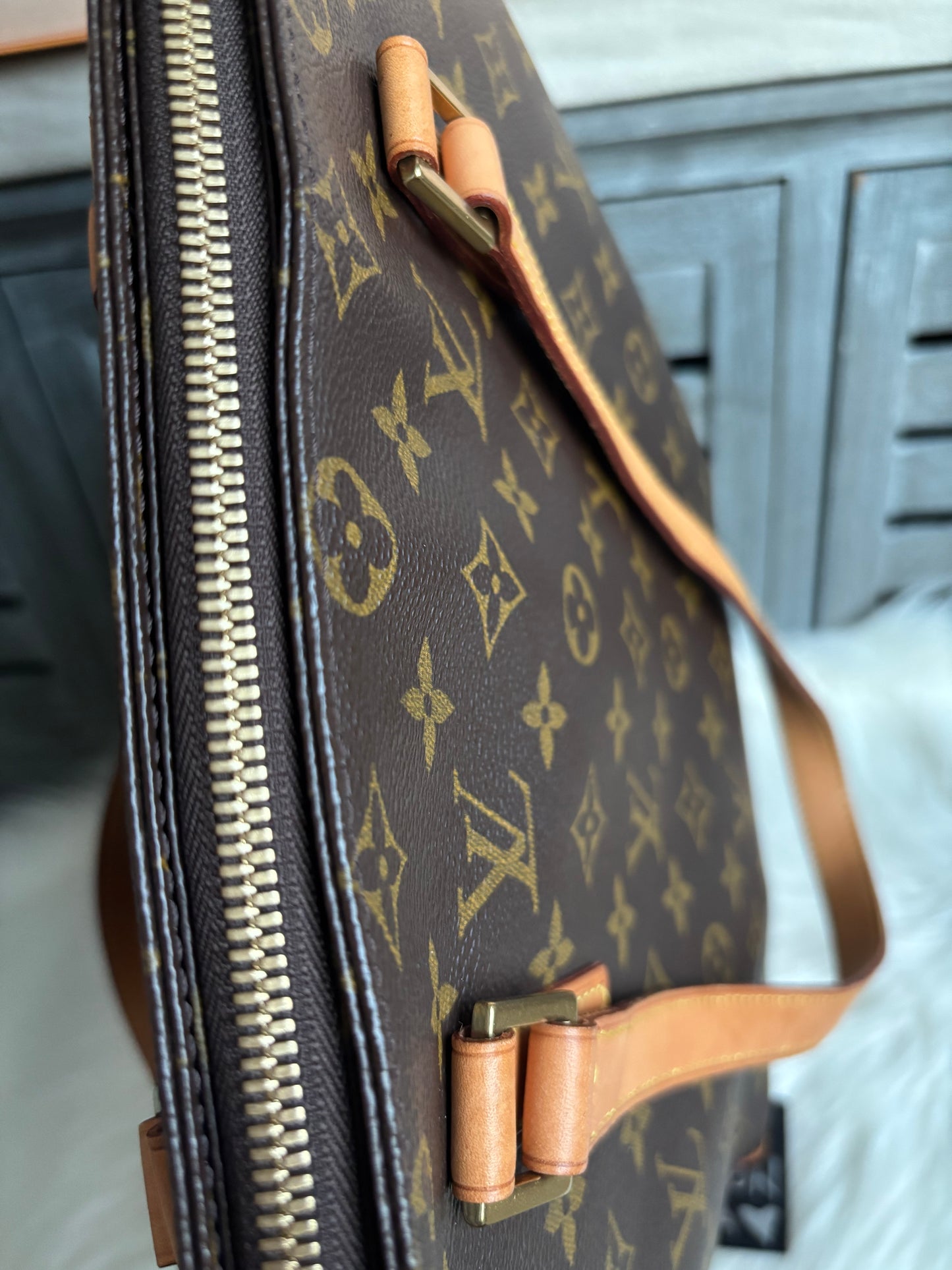 Louis Vuitton Cabas Mezzo
