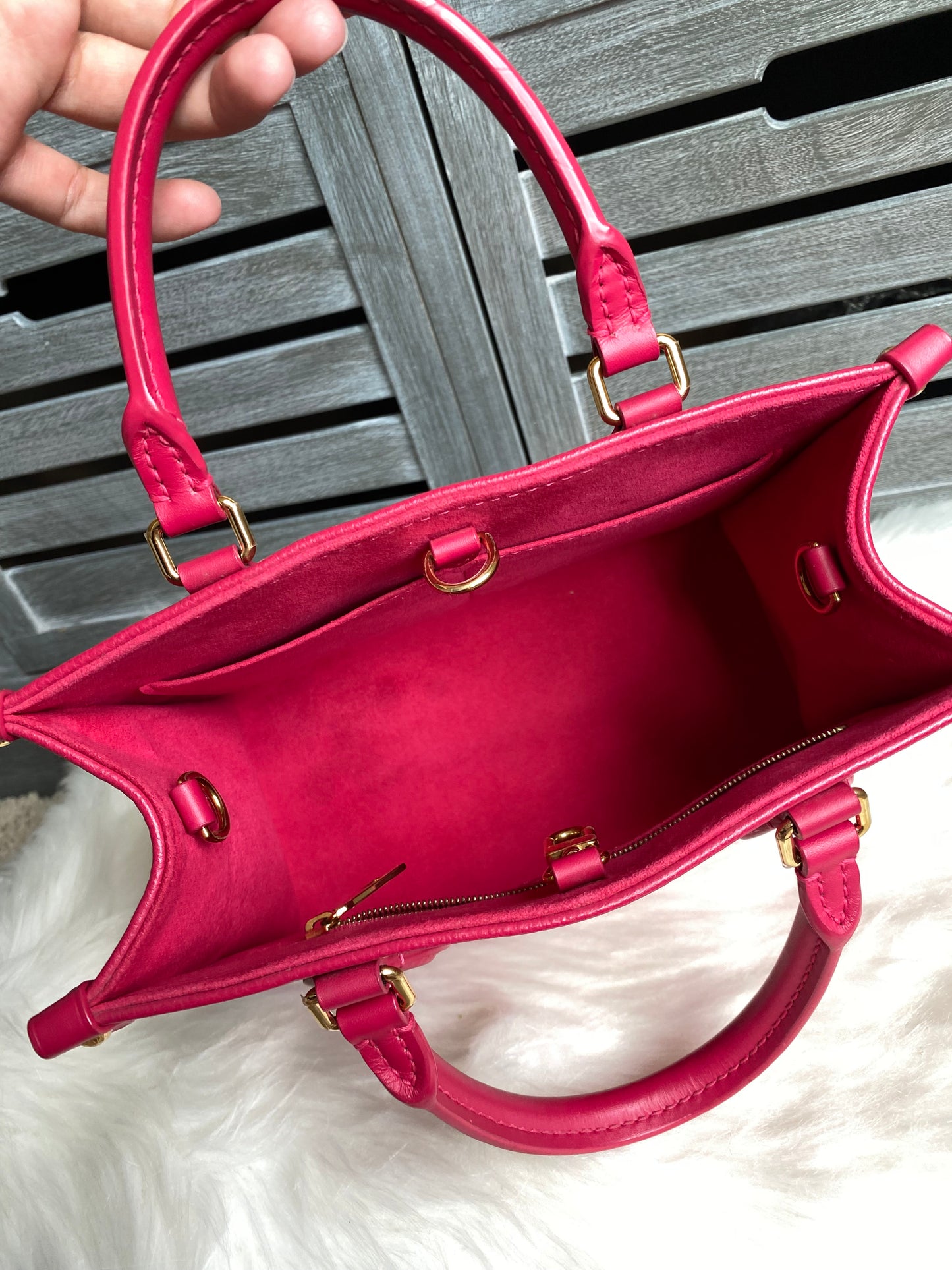 Louis Vuitton OnTheGo PM Freesia Pink Empreinte Leather