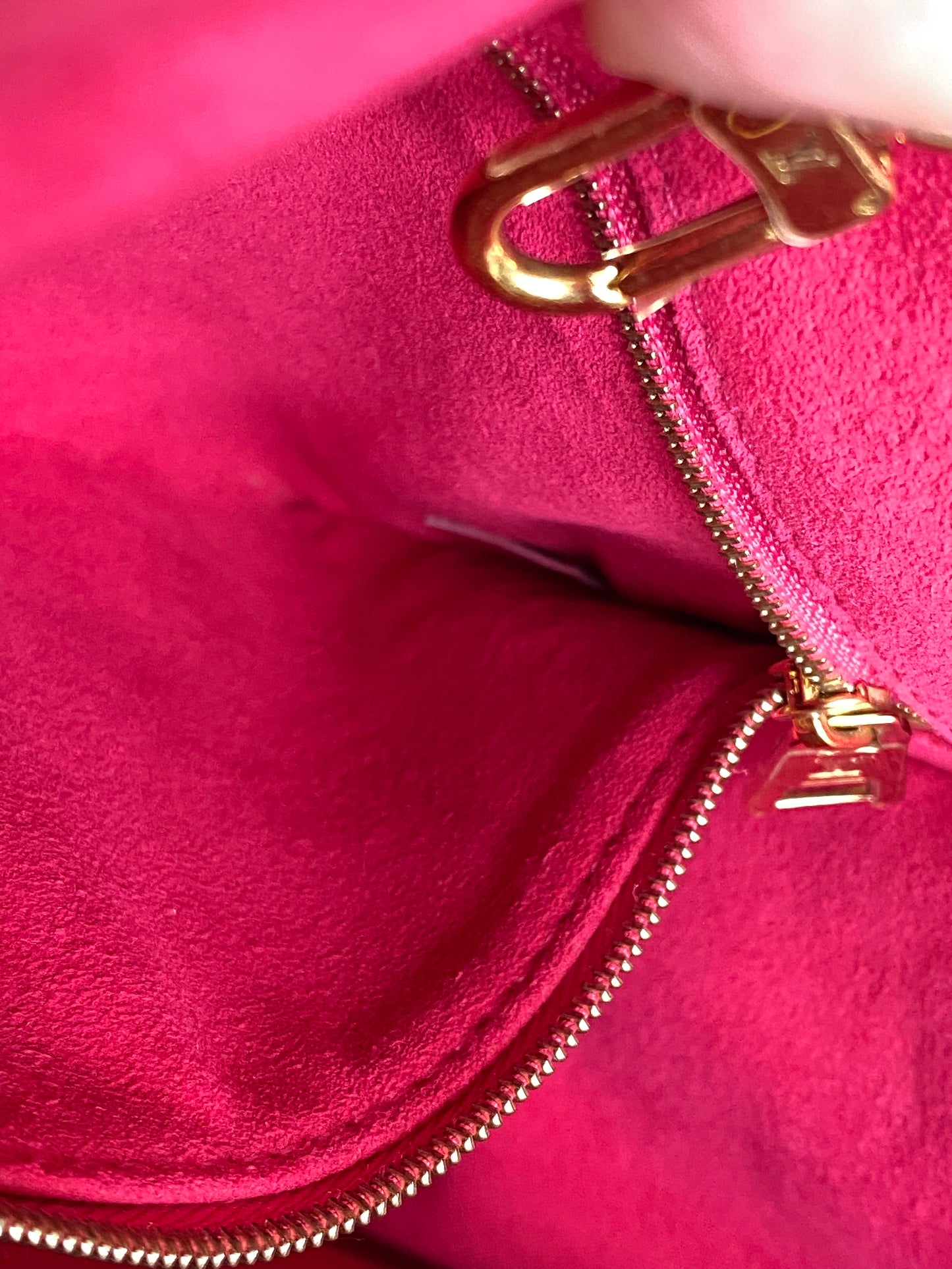Louis Vuitton OnTheGo PM Freesia Pink Empreinte Leather