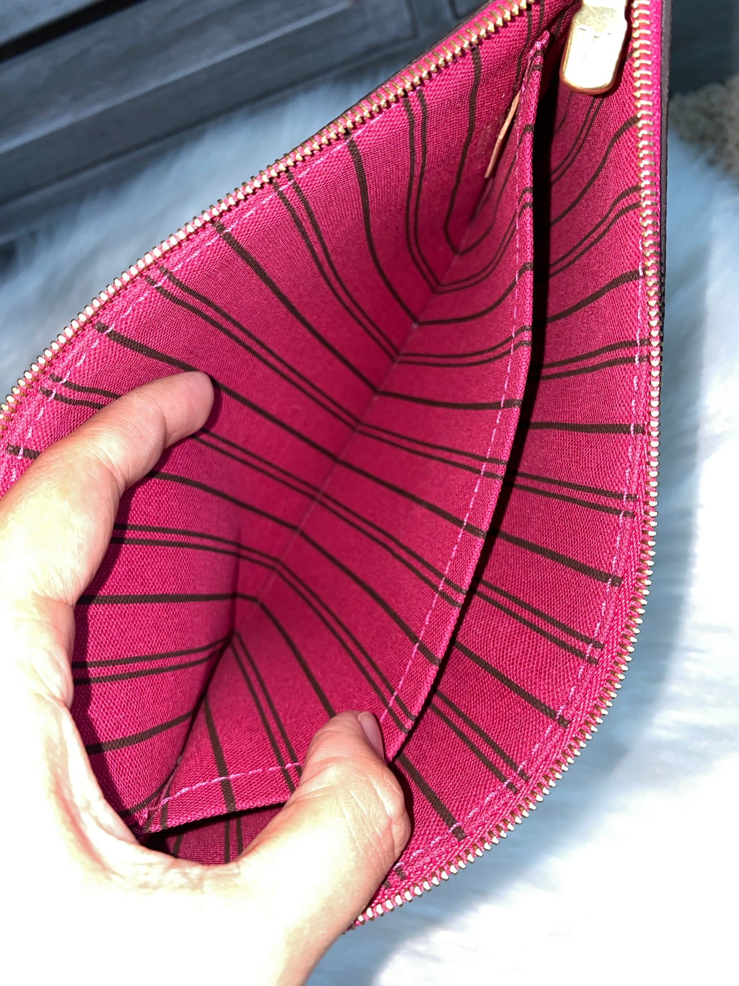 Louis Vuitton Neverfull MM With Pouch - Pink/Pivoine Interior