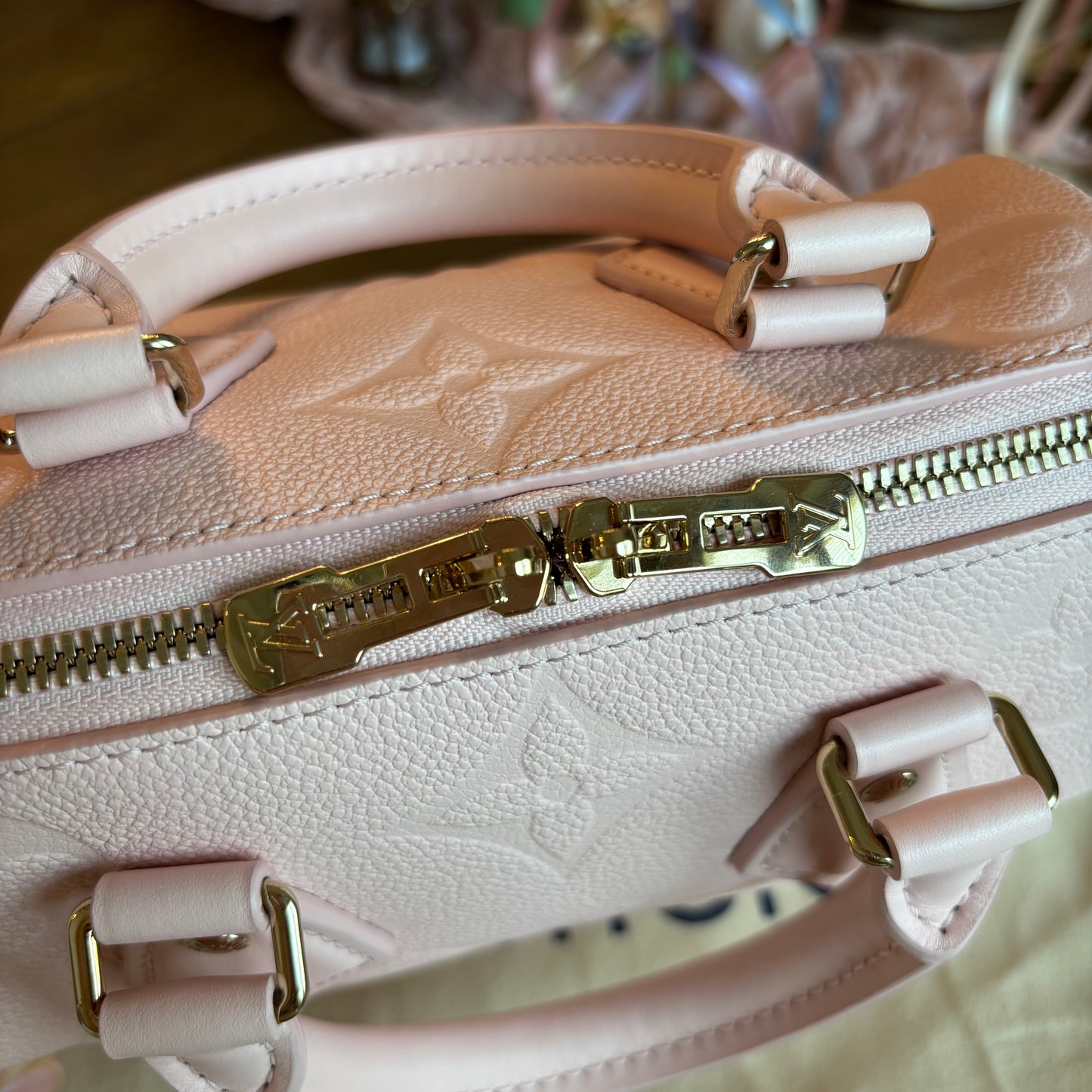 Louis Vuitton Speedy 20 Bandouliere Pink Opale Empreinte Leather