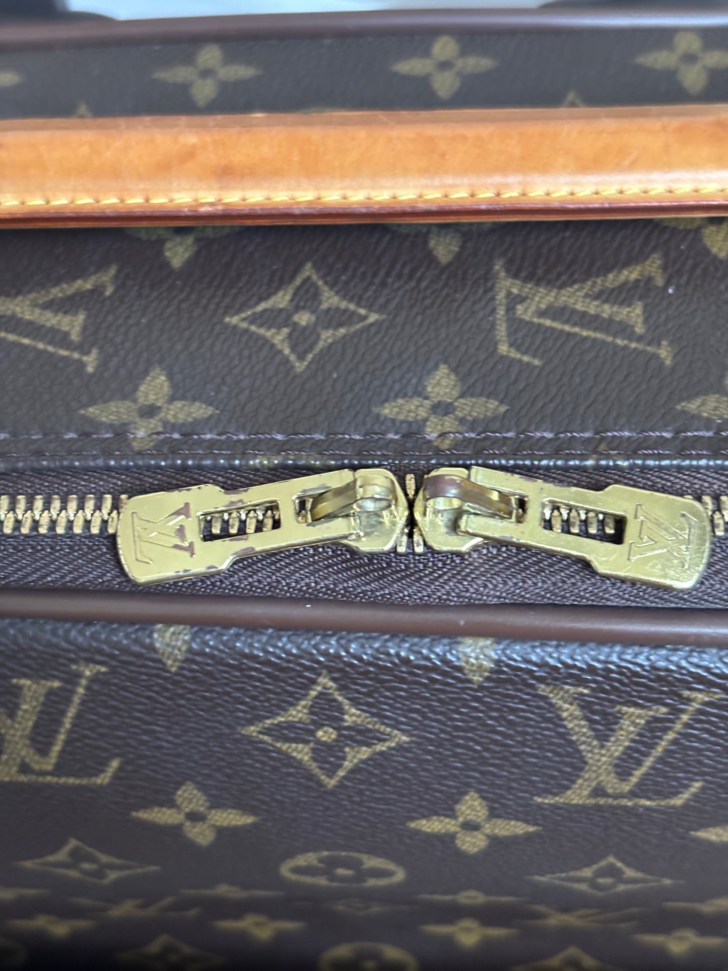 Louis Vuitton Pegase 45