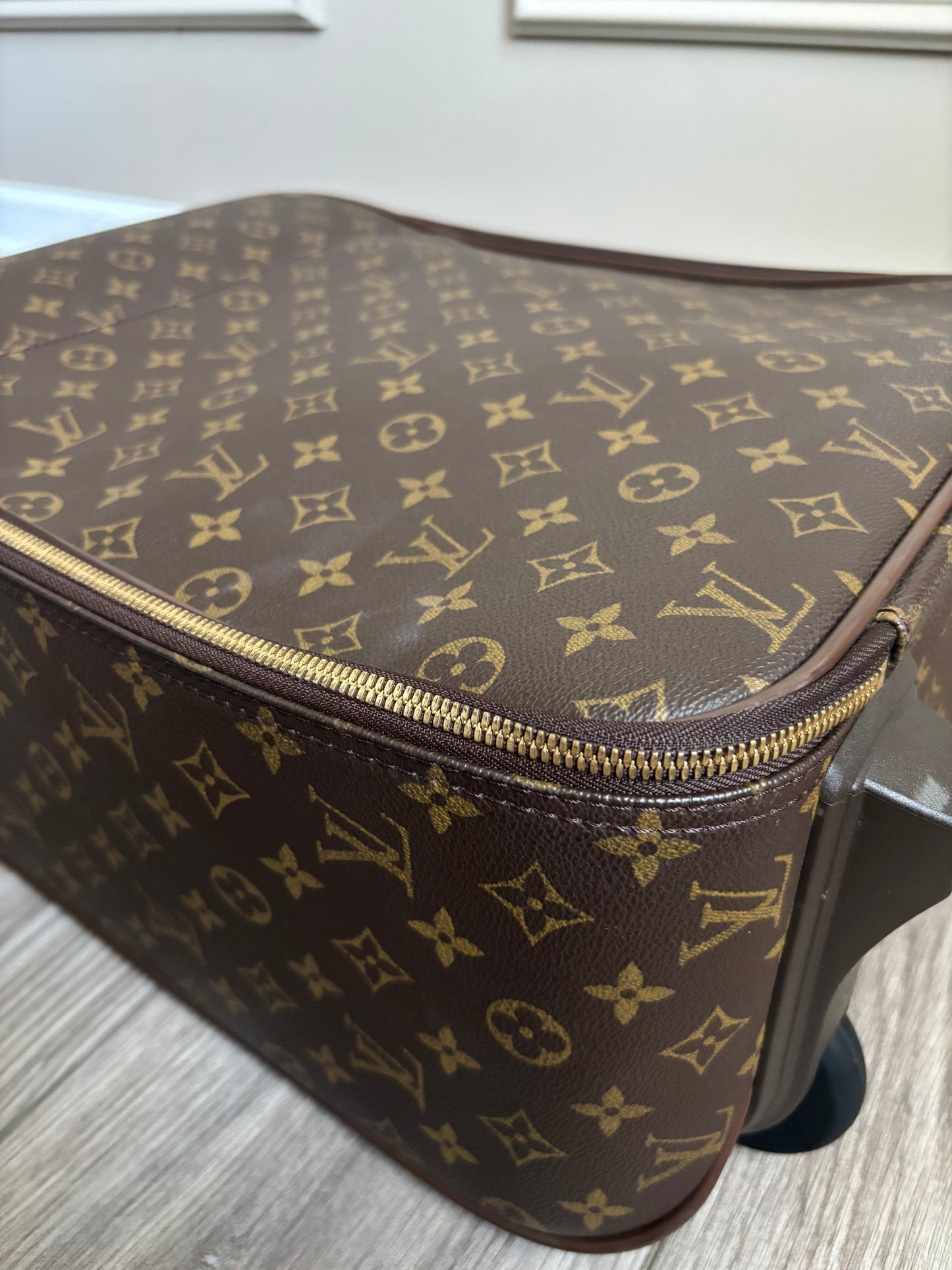 Louis Vuitton Pegase 45