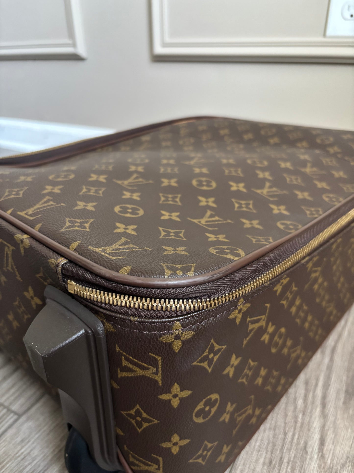 Louis Vuitton Pegase 45