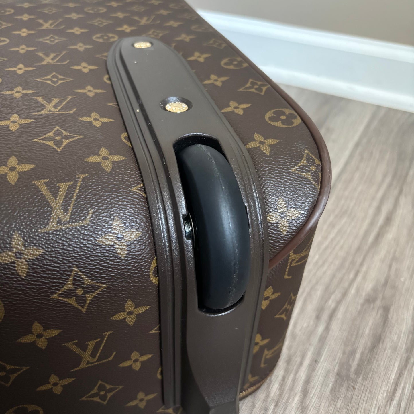 Louis Vuitton Pegase 45