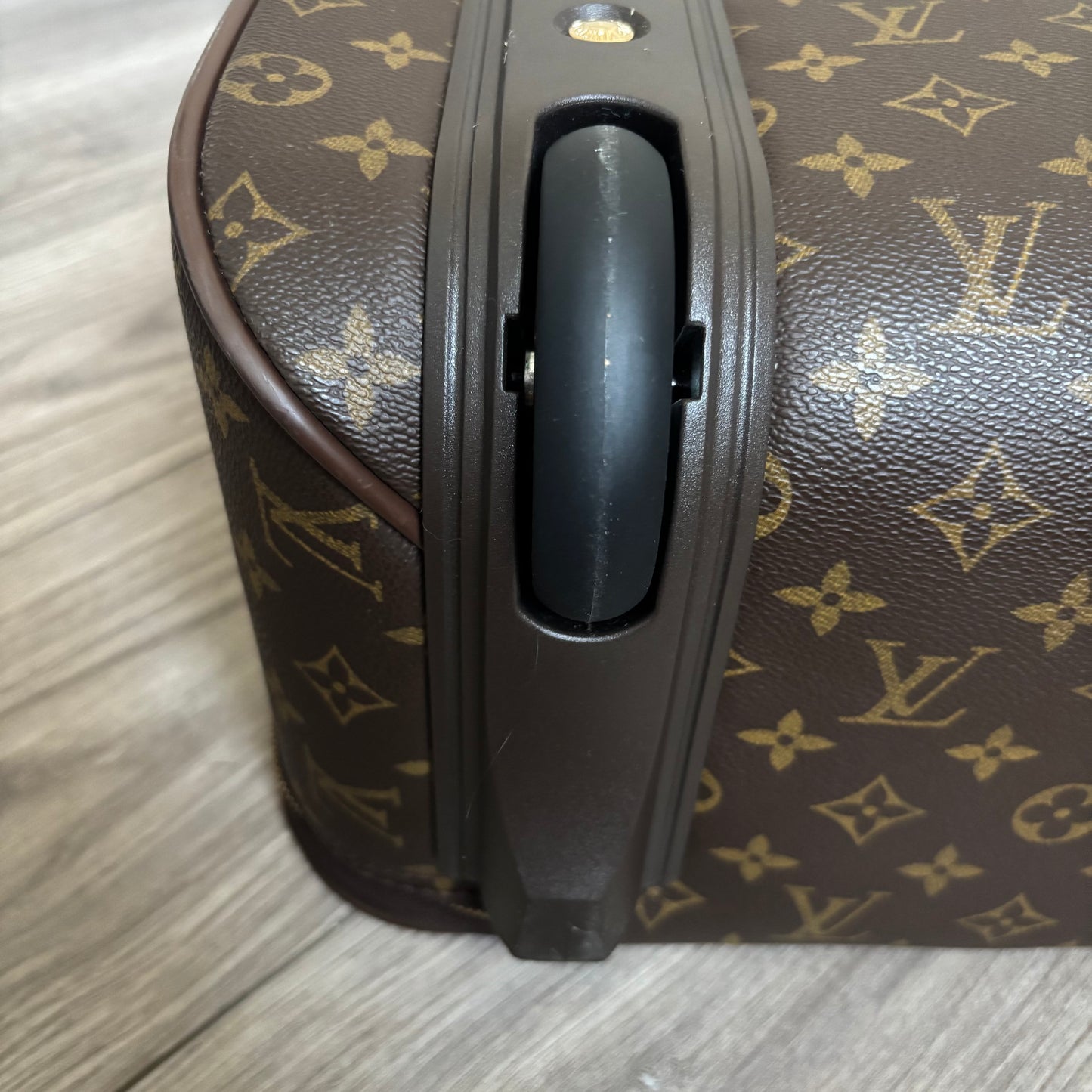 Louis Vuitton Pegase 45