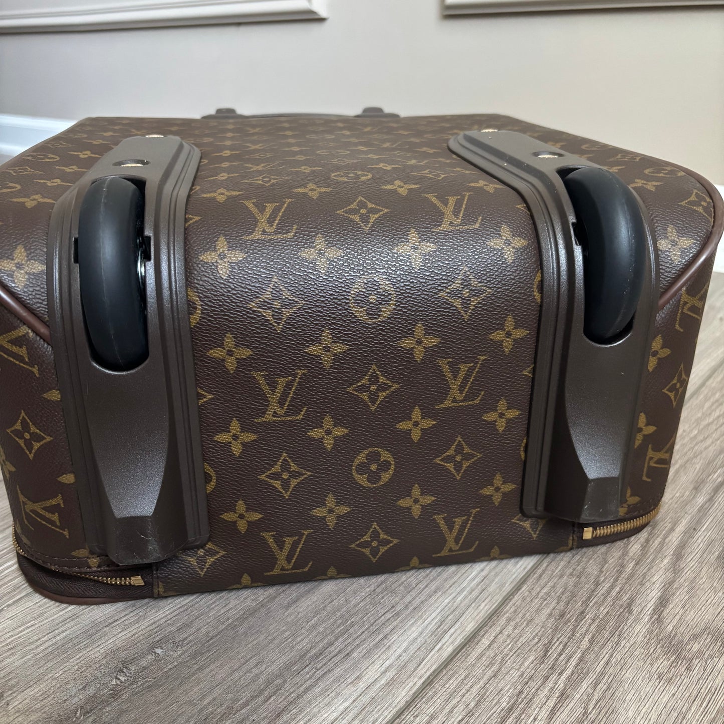 Louis Vuitton Pegase 45