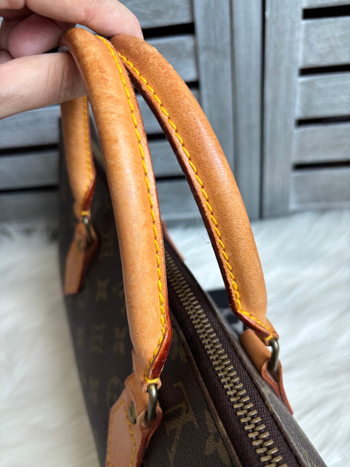 Louis Vuitton Sac Triangle Monogram