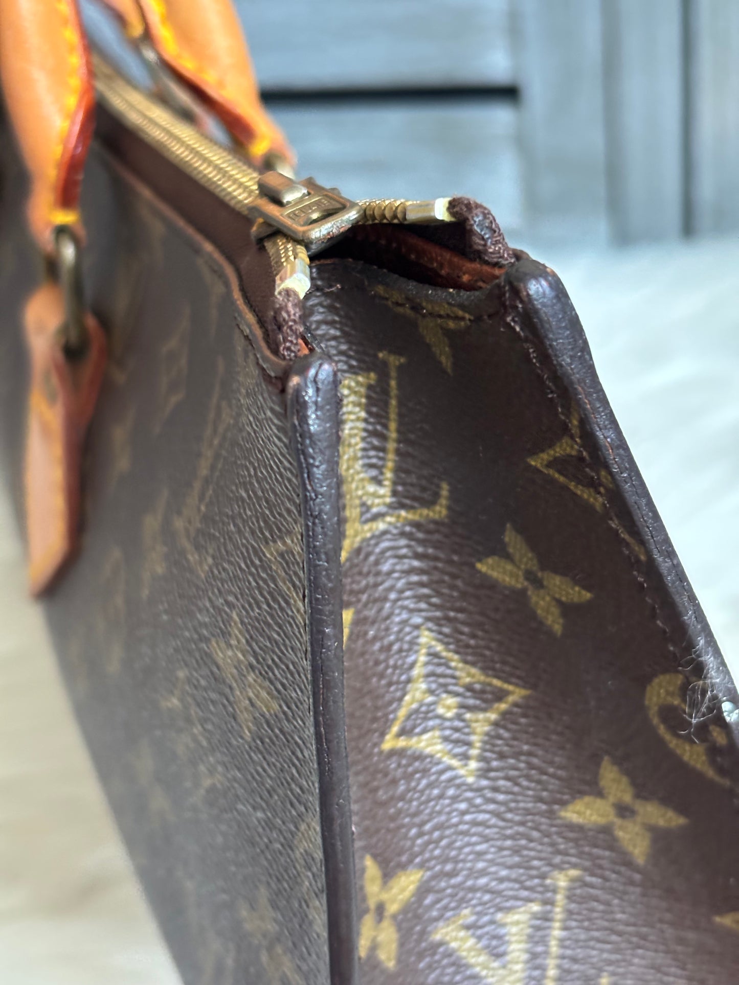 Louis Vuitton Sac Triangle Monogram