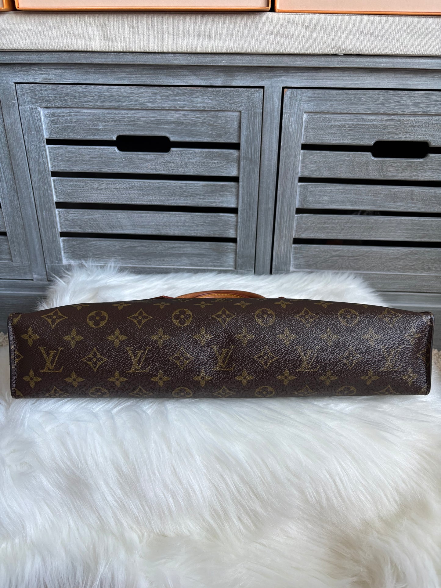Louis Vuitton Sac Triangle Monogram