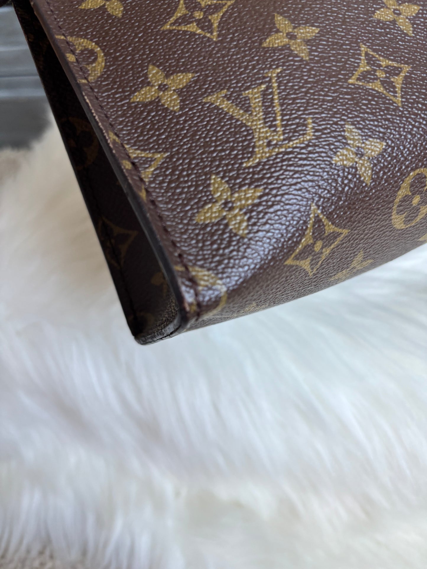 Louis Vuitton Sac Triangle Monogram
