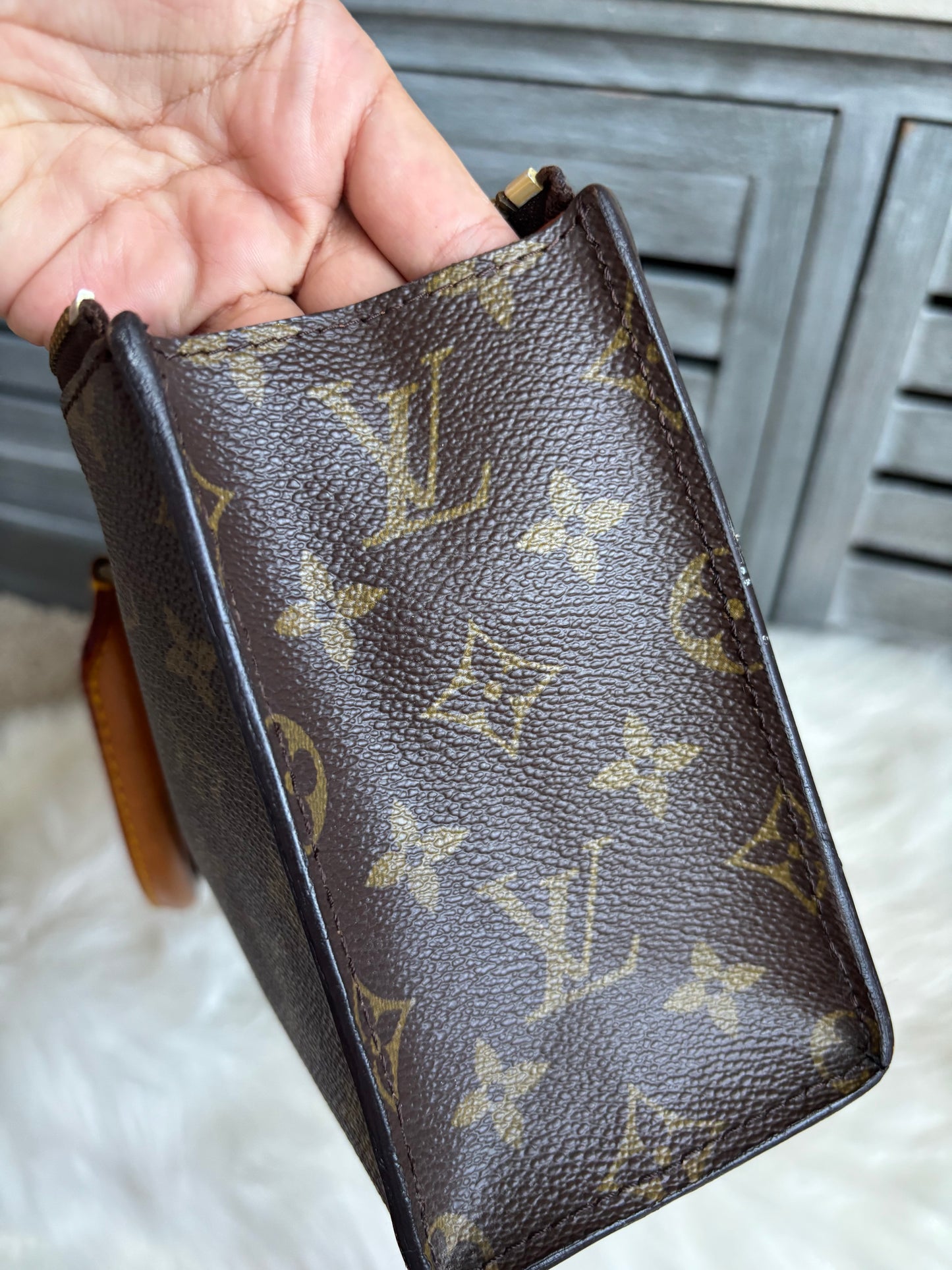Louis Vuitton Sac Triangle Monogram