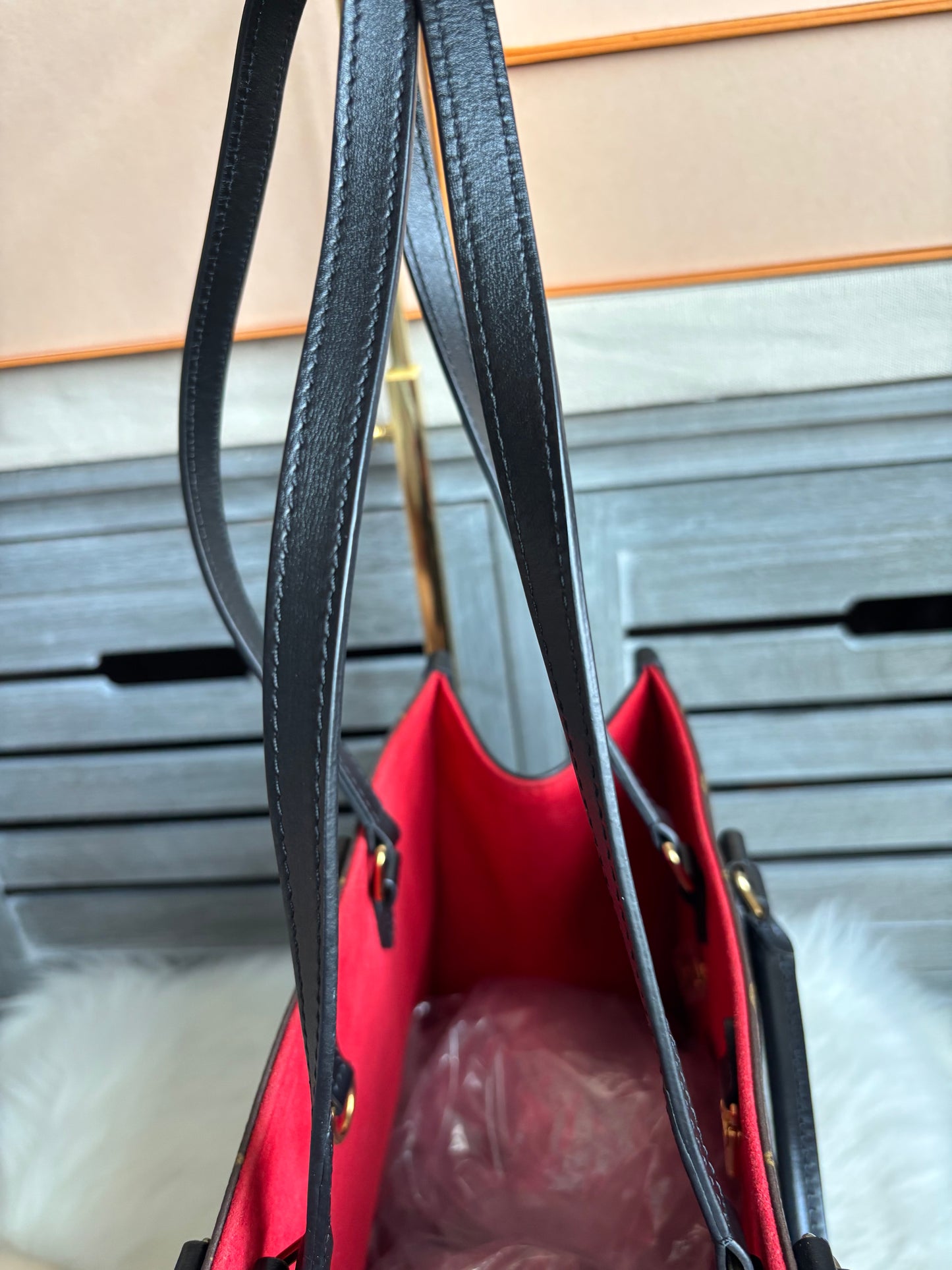 Louis Vuitton Fall In Love OnTheGo MM