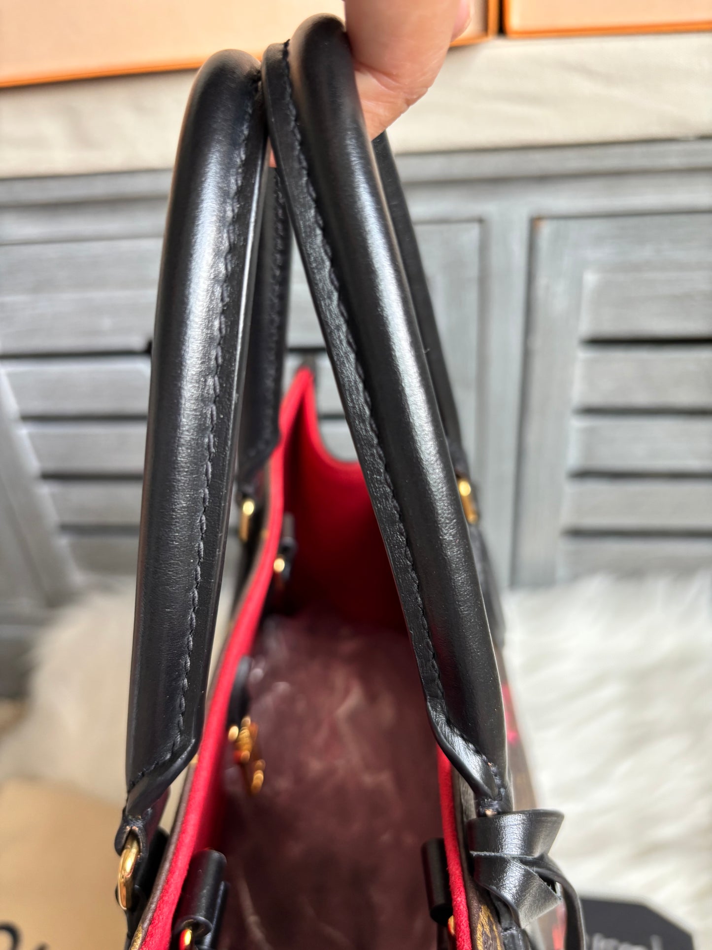 Louis Vuitton Fall In Love OnTheGo MM