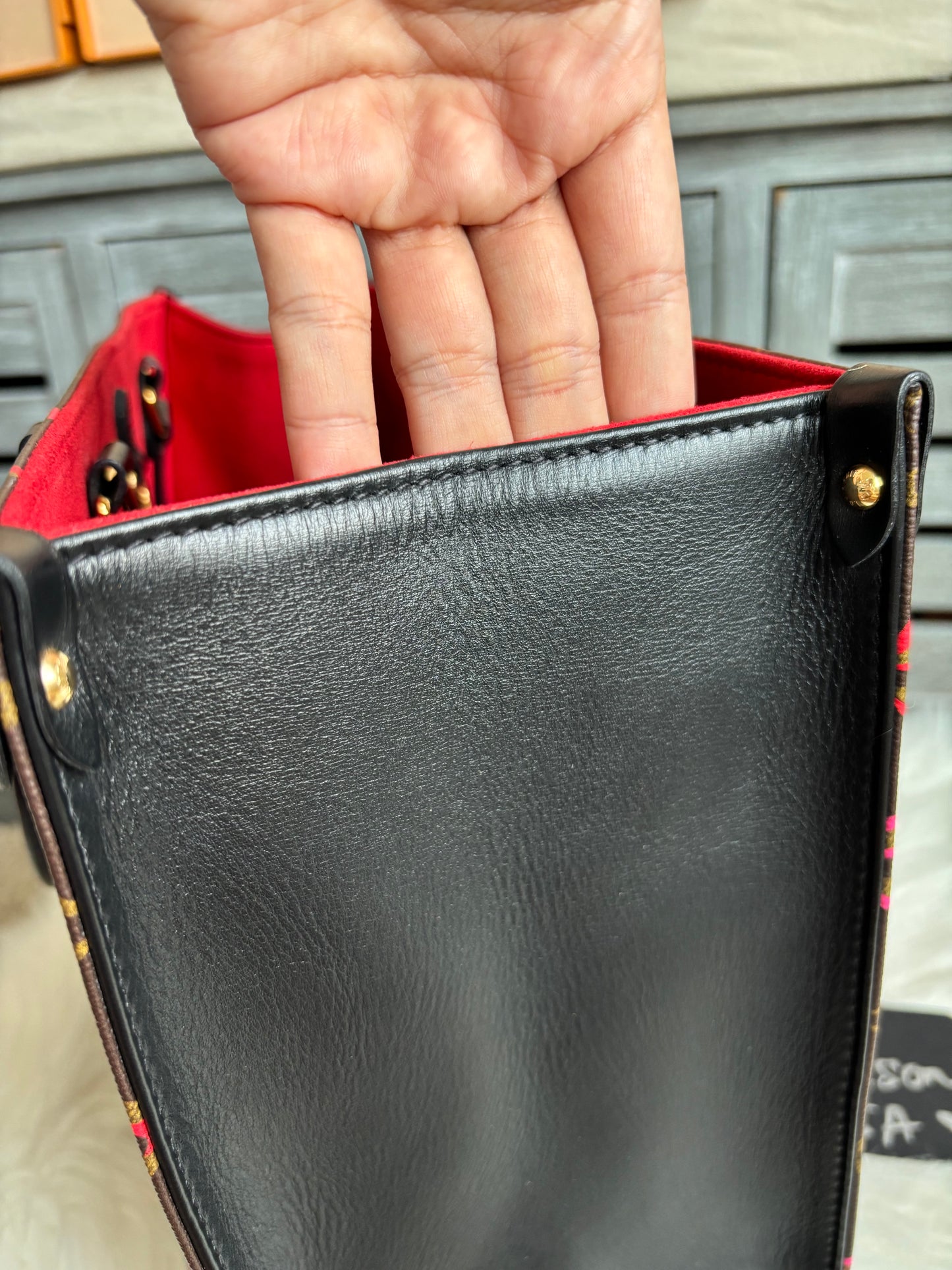 Louis Vuitton Fall In Love OnTheGo MM