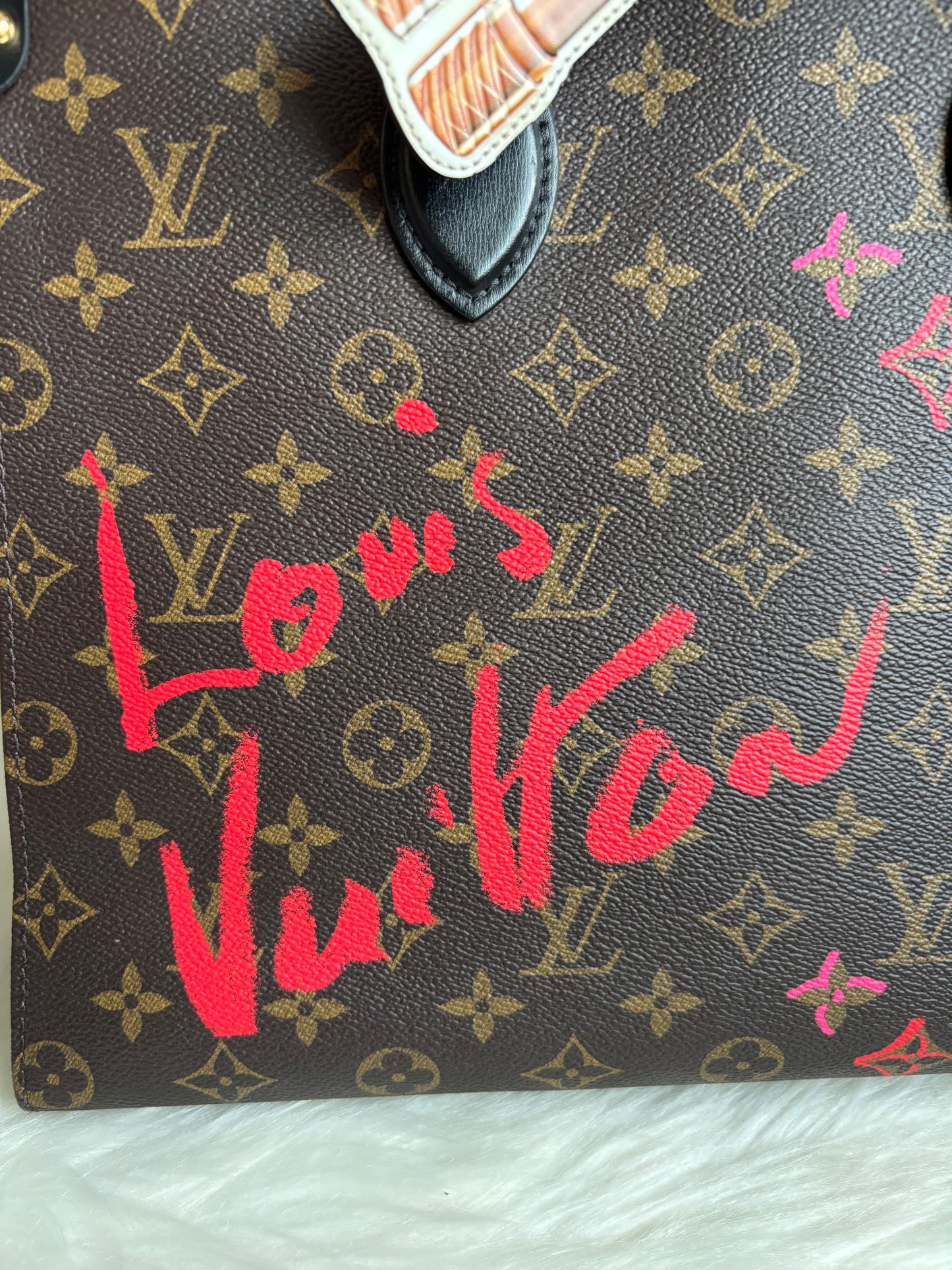 Louis Vuitton Fall In Love OnTheGo MM