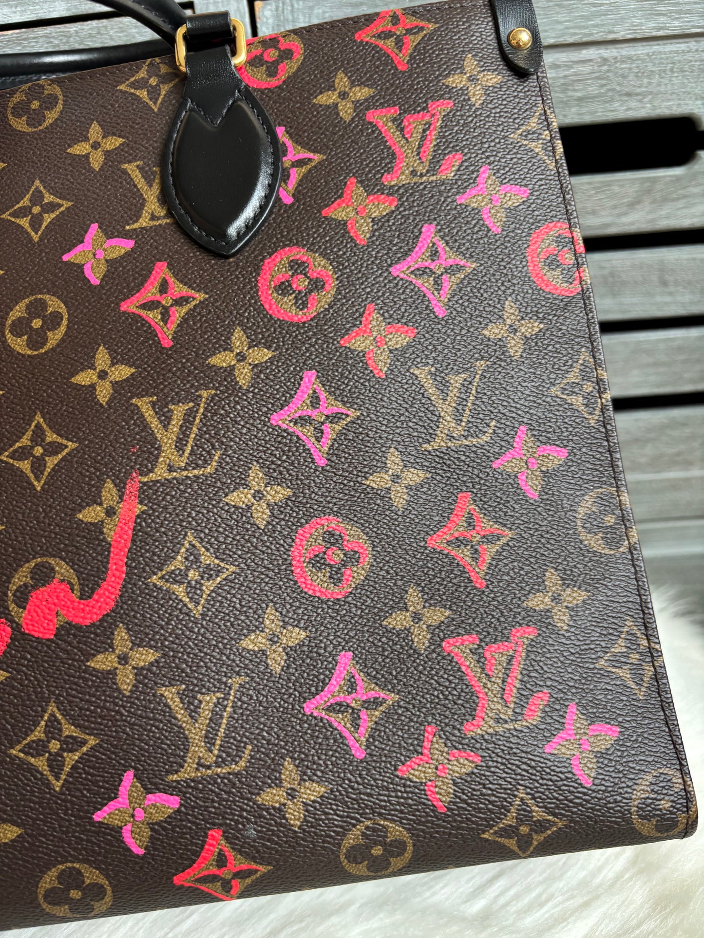 Louis Vuitton Fall In Love OnTheGo MM