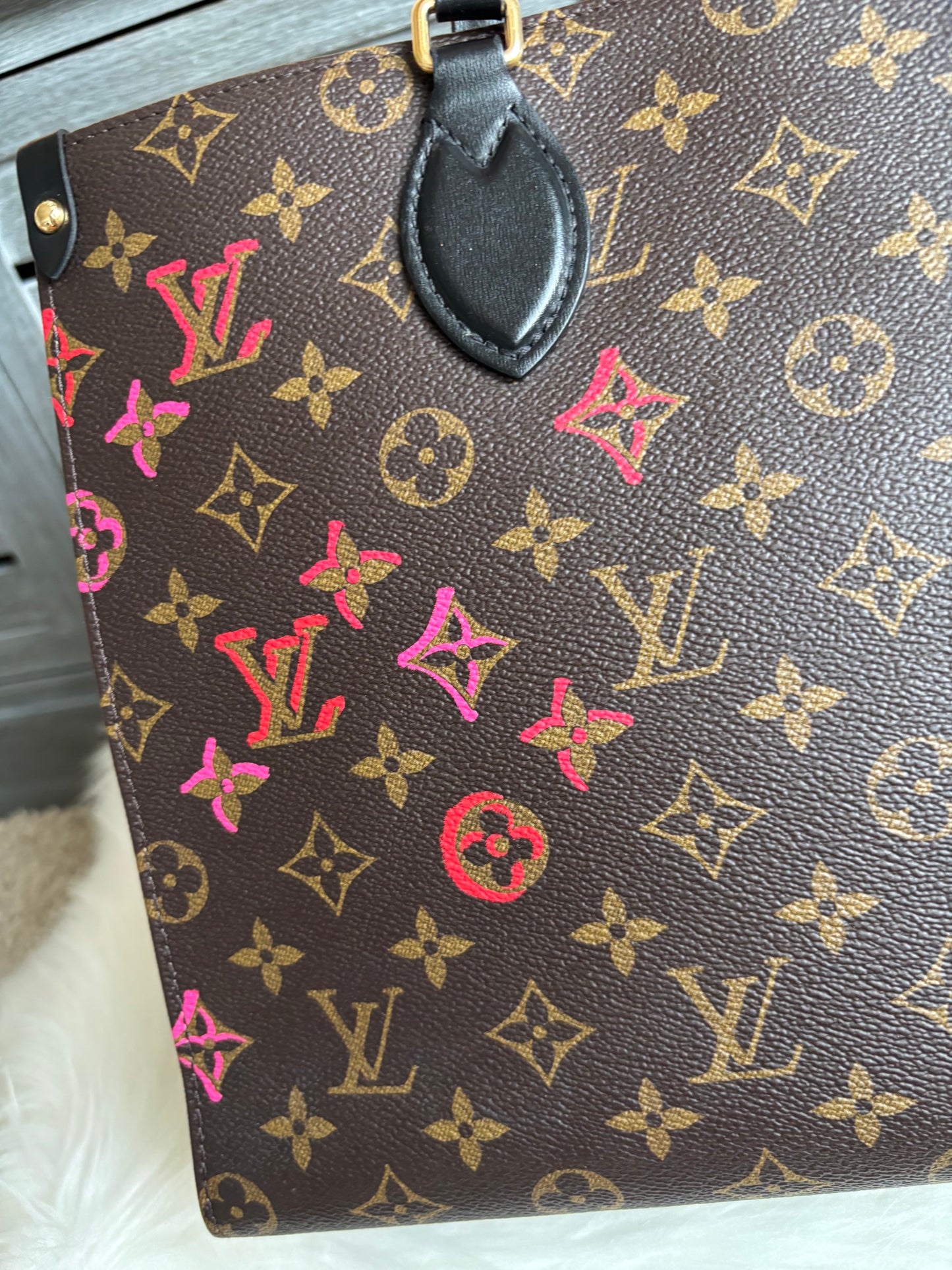 Louis Vuitton Fall In Love OnTheGo MM