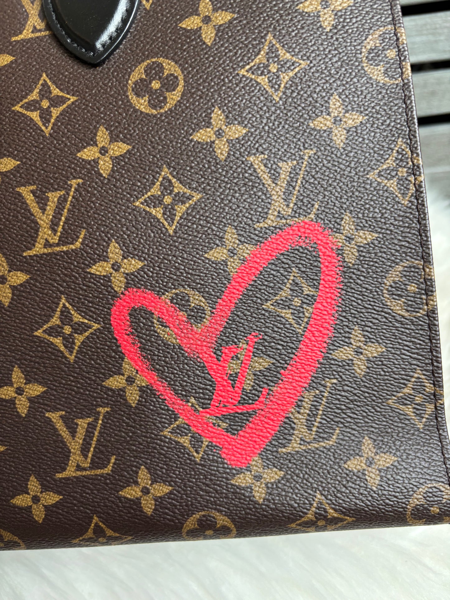 Louis Vuitton Fall In Love OnTheGo MM