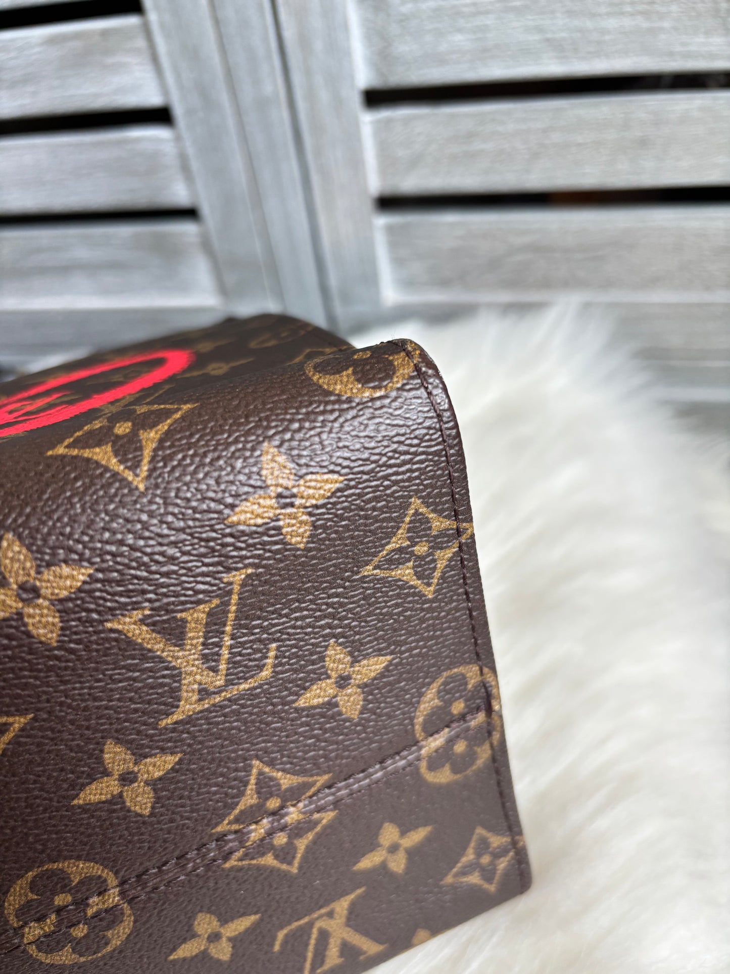 Louis Vuitton Fall In Love OnTheGo MM