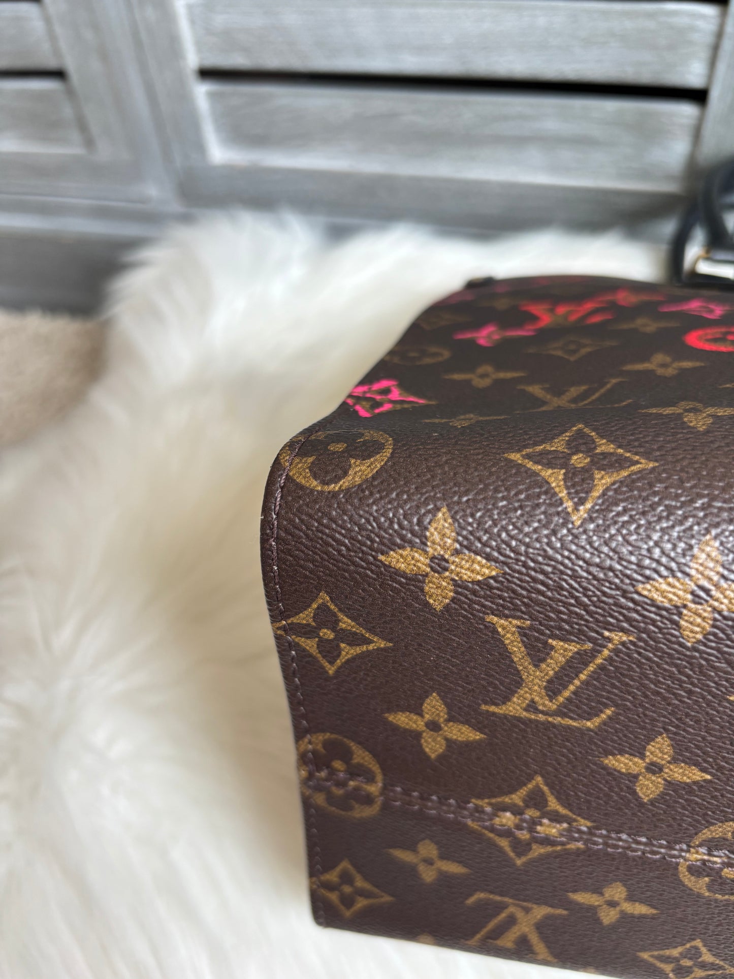 Louis Vuitton Fall In Love OnTheGo MM