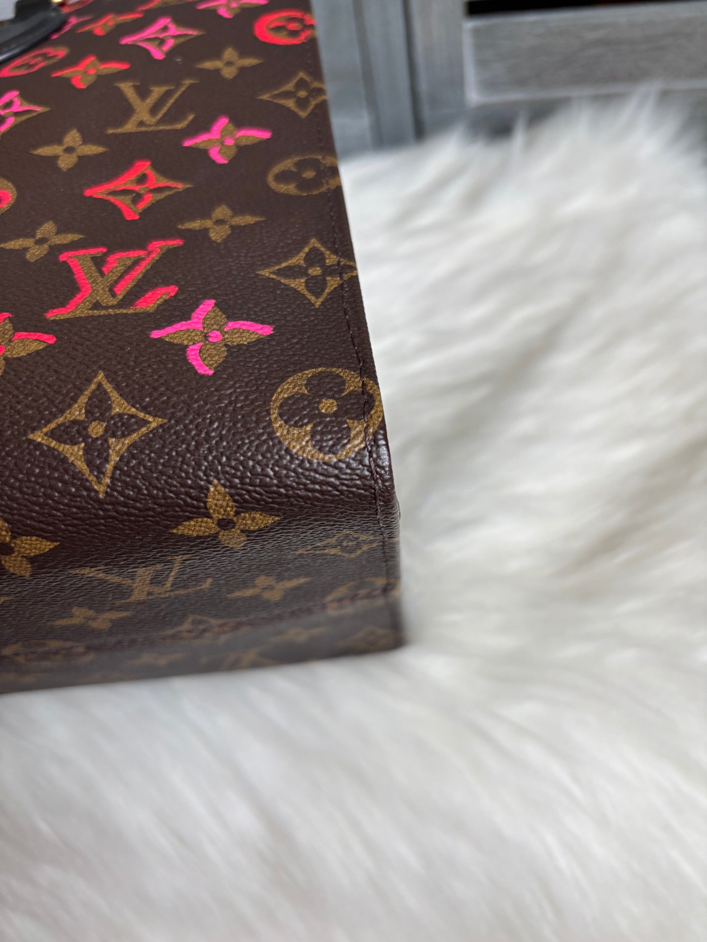 Louis Vuitton Fall In Love OnTheGo MM