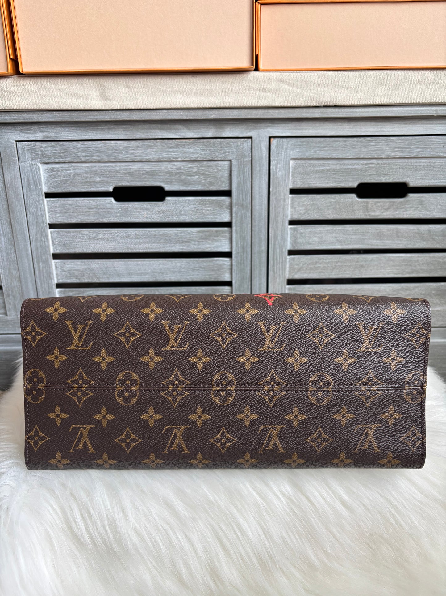 Louis Vuitton Fall In Love OnTheGo MM