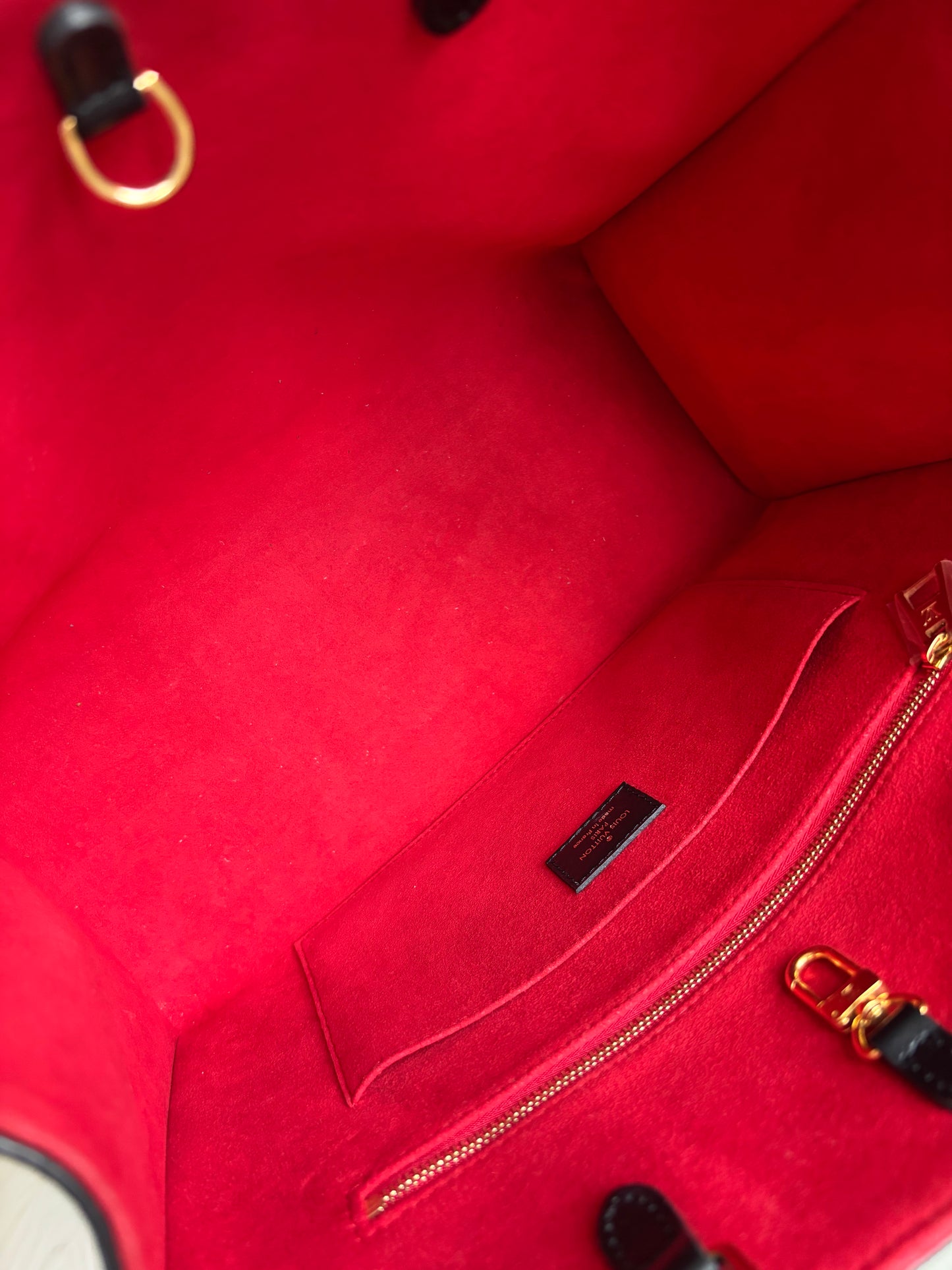 Louis Vuitton Fall In Love OnTheGo MM