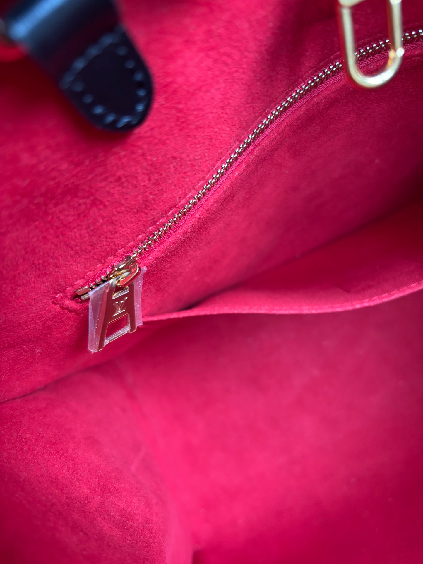 Louis Vuitton Fall In Love OnTheGo MM