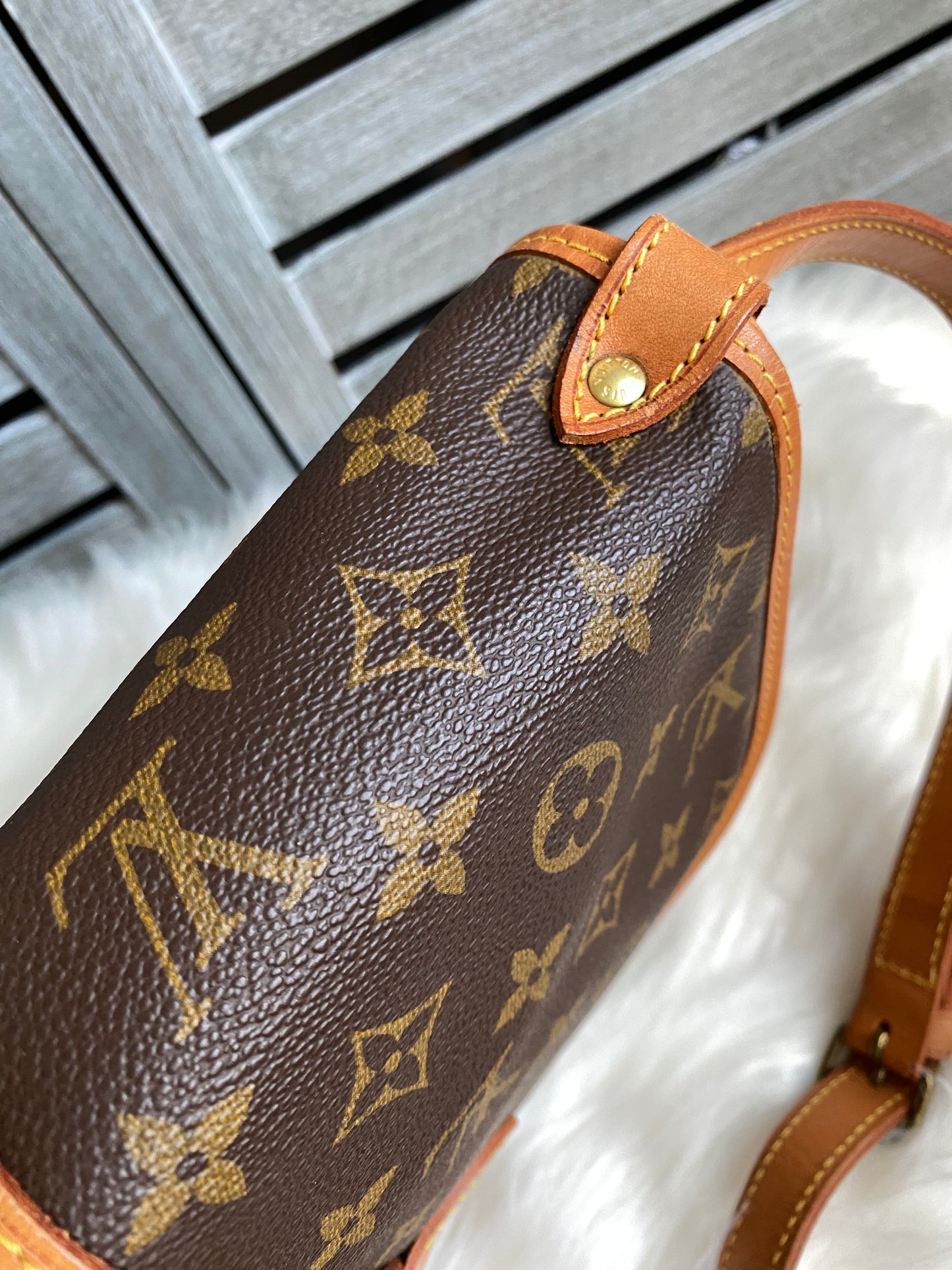 Louis Vuitton Saumur 30