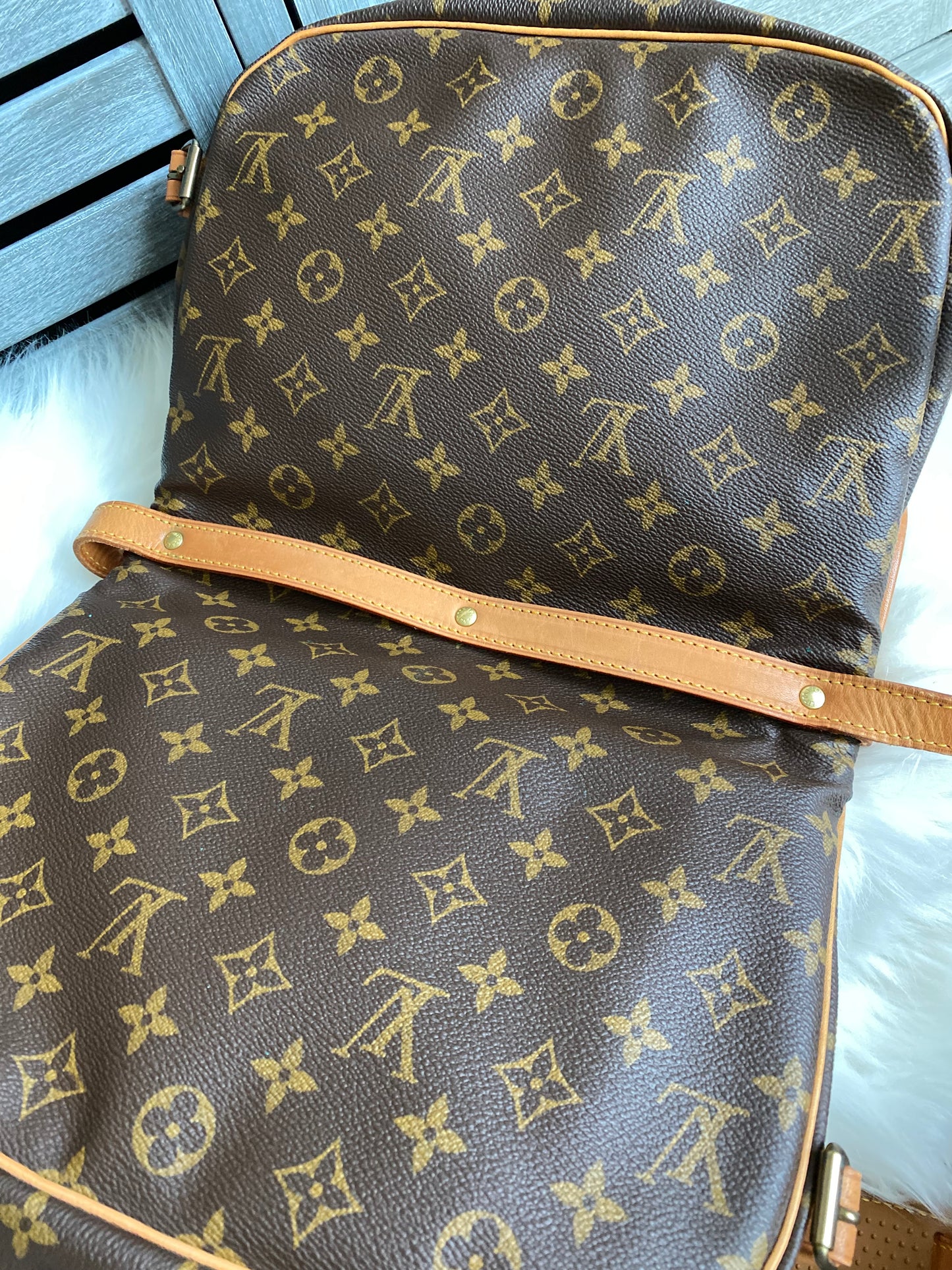 Louis Vuitton Saumur 30