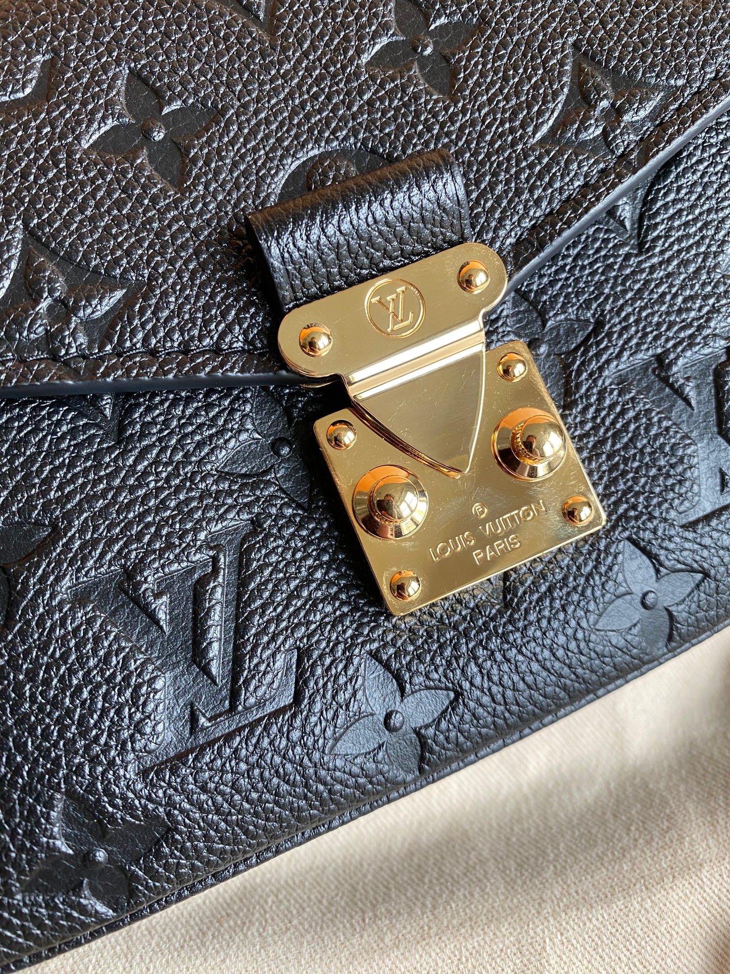 Louis Vuitton Pochette Metis East West Black Empreinte