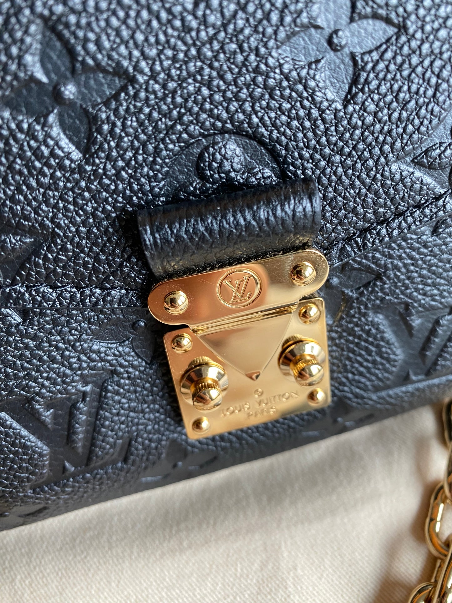 Louis Vuitton Pochette Metis East West Black Empreinte