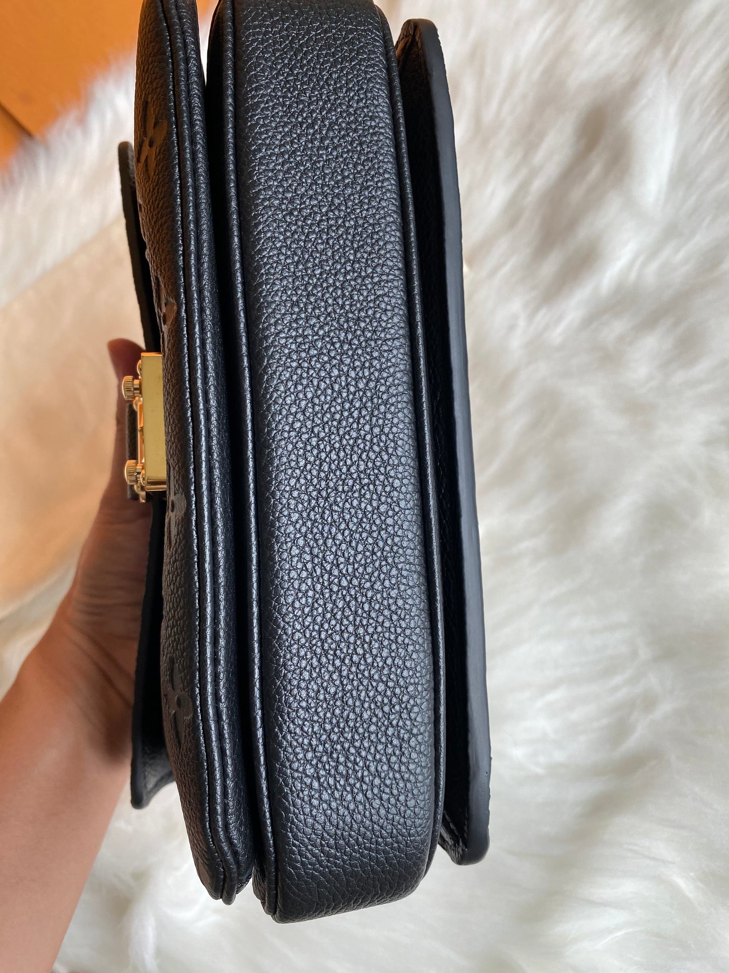 Louis Vuitton Pochette Metis East West Black Empreinte