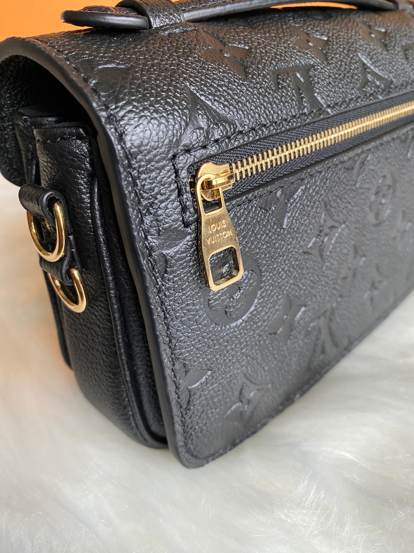 Louis Vuitton Pochette Metis East West Black Empreinte