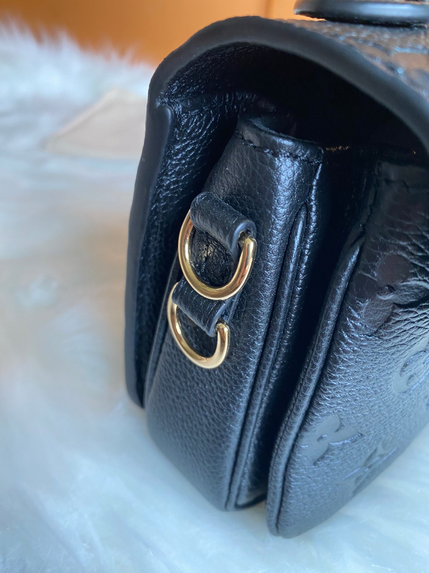 Louis Vuitton Pochette Metis East West Black Empreinte